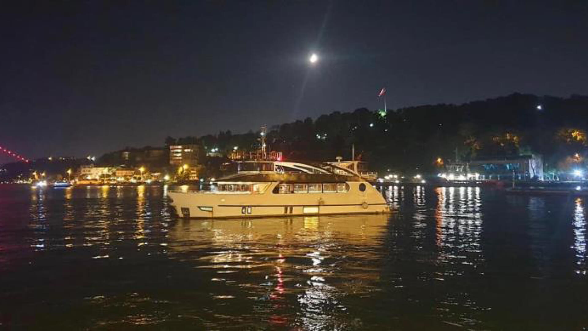 Saatlik Davet Teknesi Kiralama 42 Kişilik 26 Metre