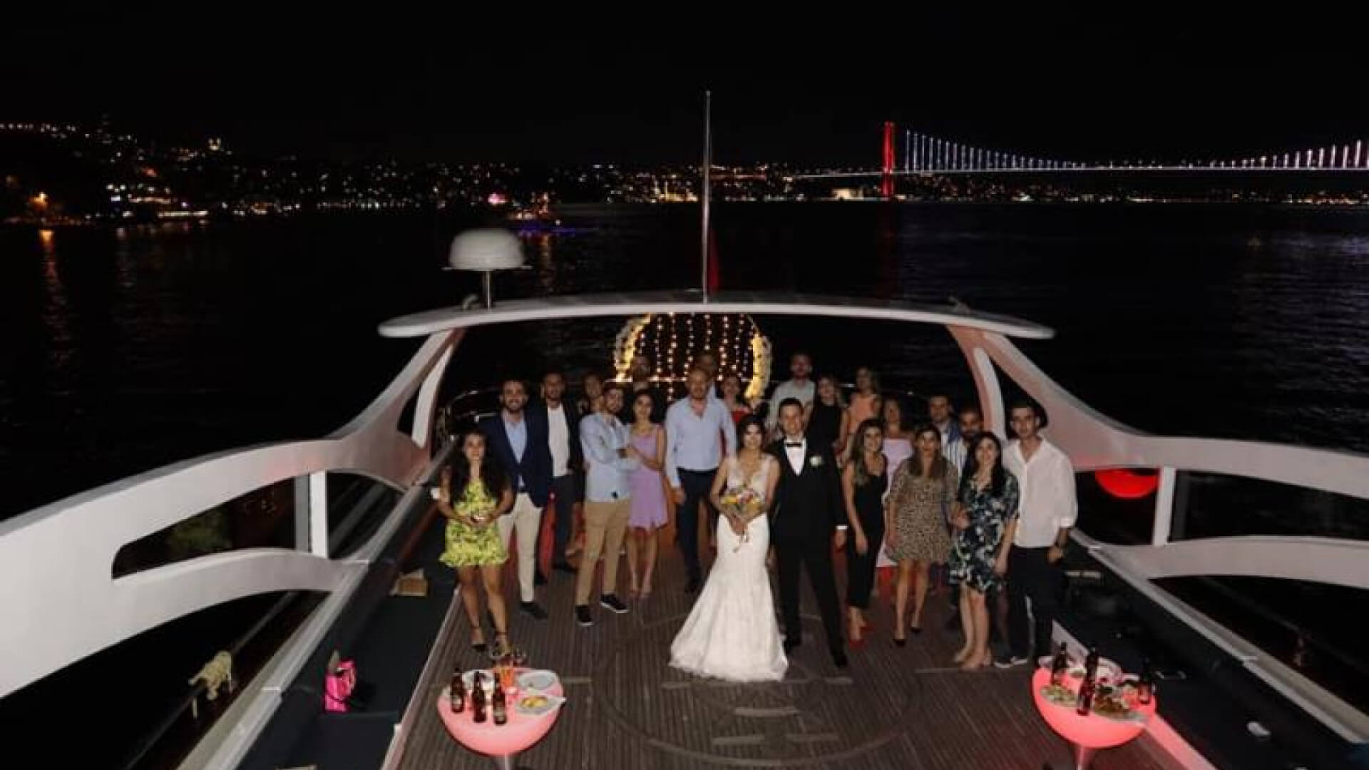 Saatlik Davet Teknesi Kiralama 42 Kişilik 26 Metre
