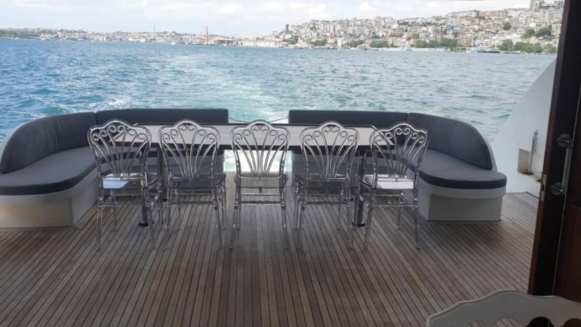 Saatlik Davet Teknesi Kiralama 42 Kişilik 26 Metre