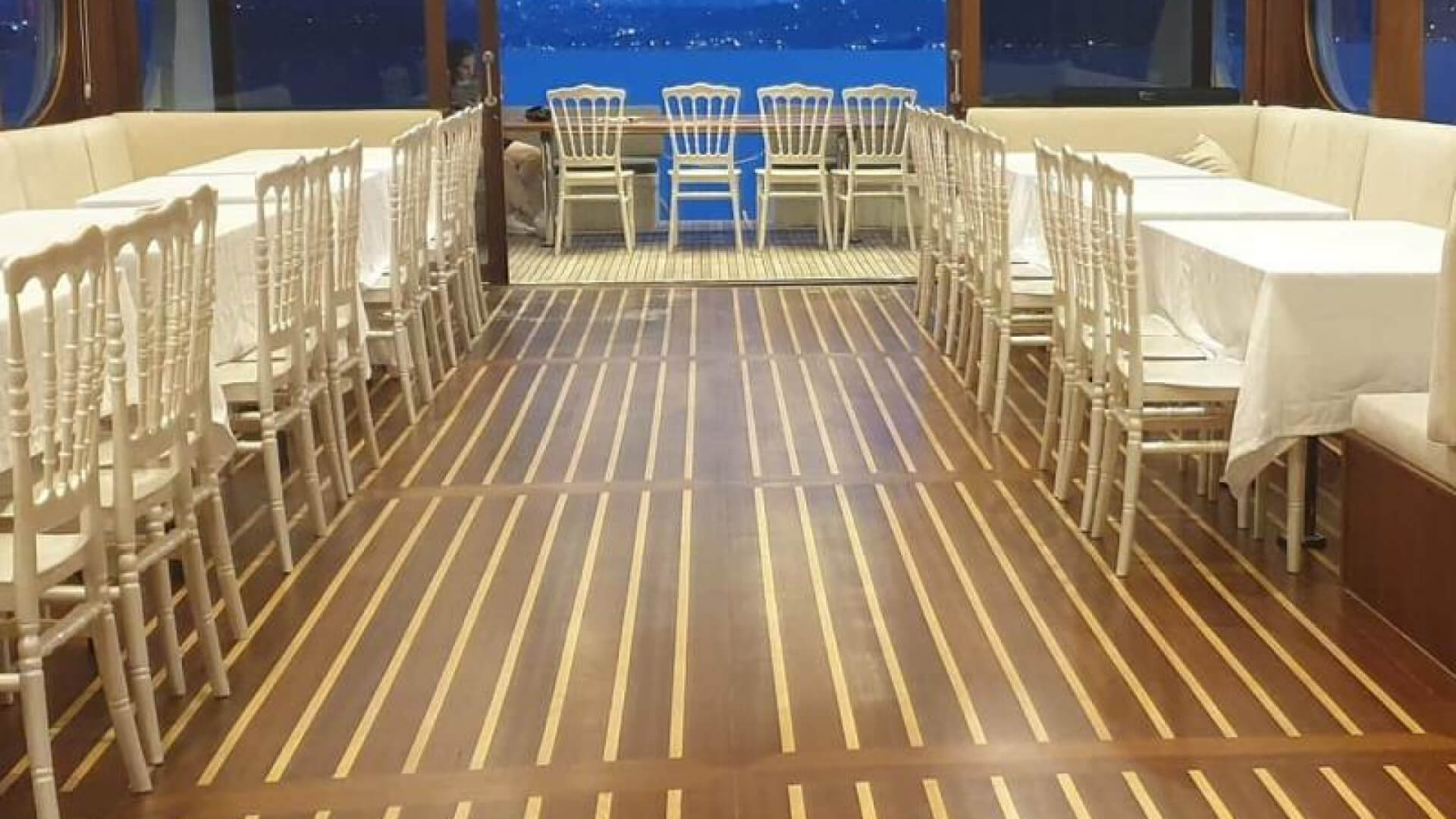 Saatlik Davet Teknesi Kiralama 42 Kişilik 26 Metre