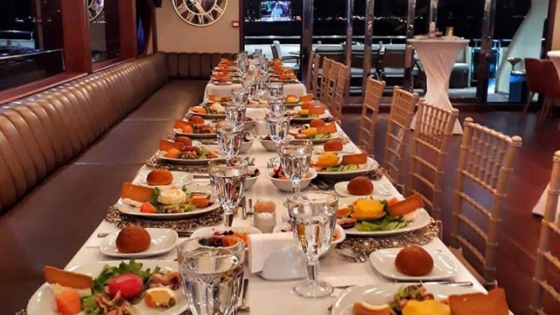 Saatlik Davet teknesi Kiralama 90 Kişilik 24 Metre