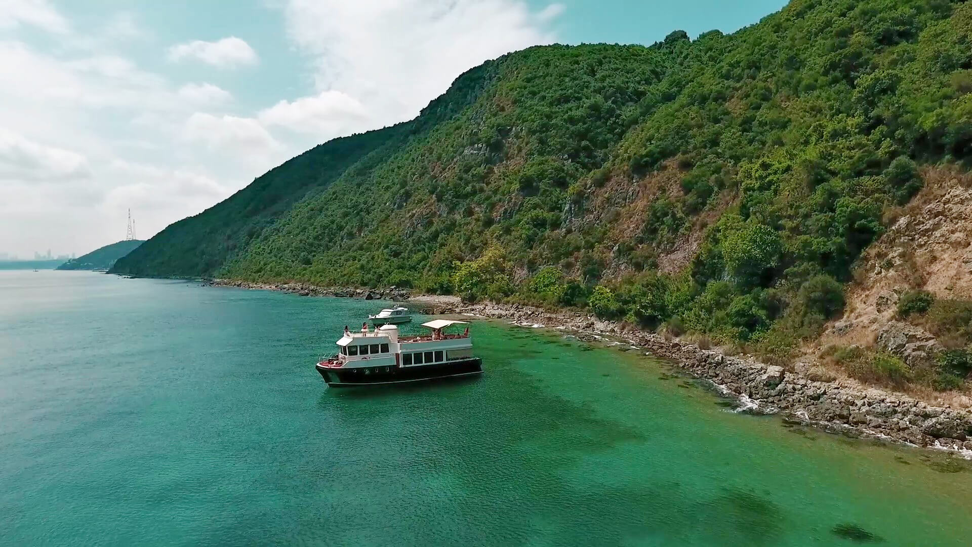 Saatlik Davet Teknesi Kiralama 35 Kişi 17 Metre