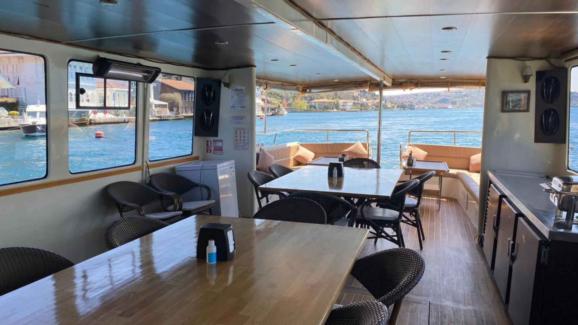 Saatlik Davet Teknesi Kiralama 35 Kişi 17 Metre
