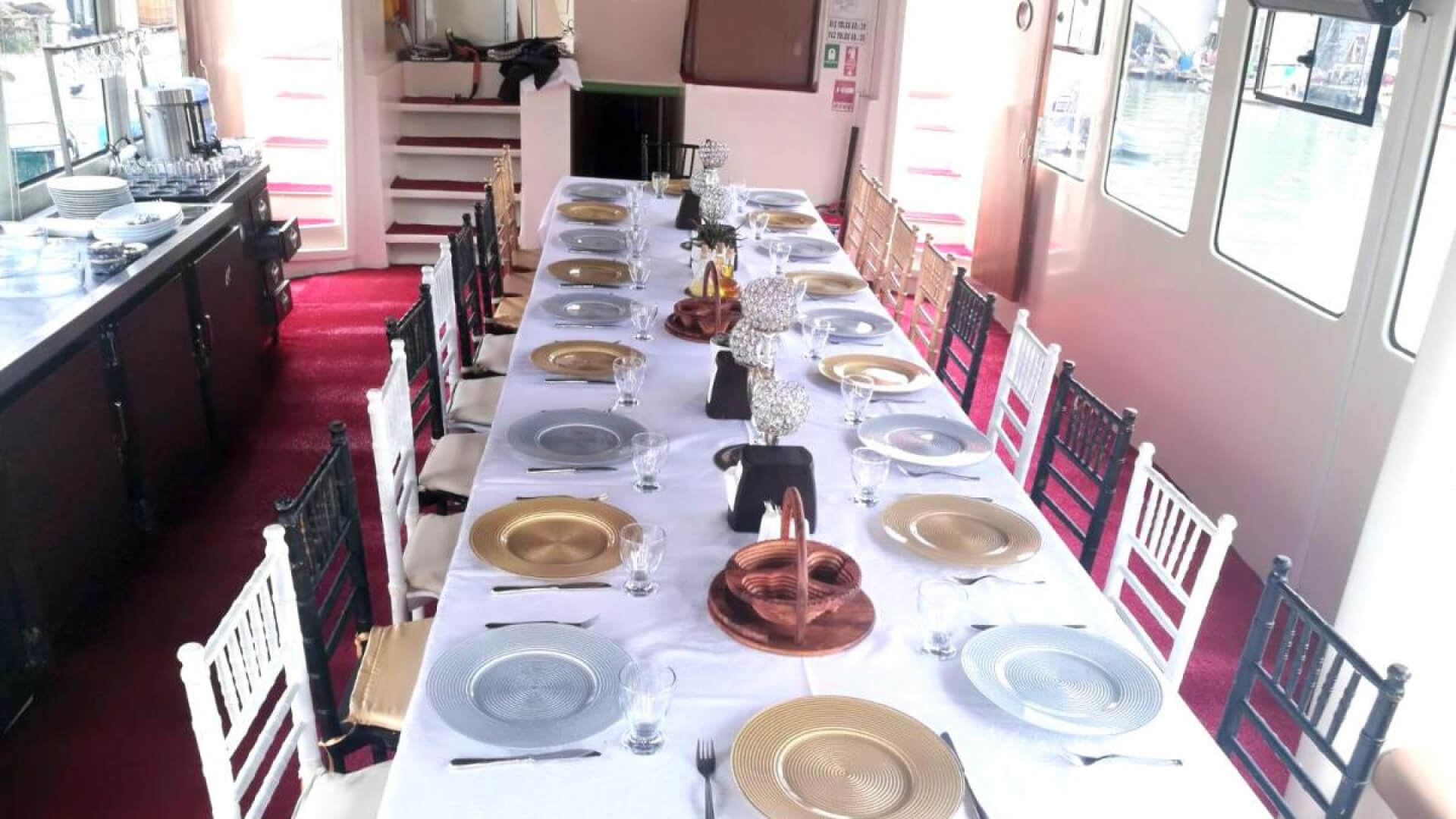 Saatlik Davet Teknesi Kiralama 35 Kişi 17 Metre