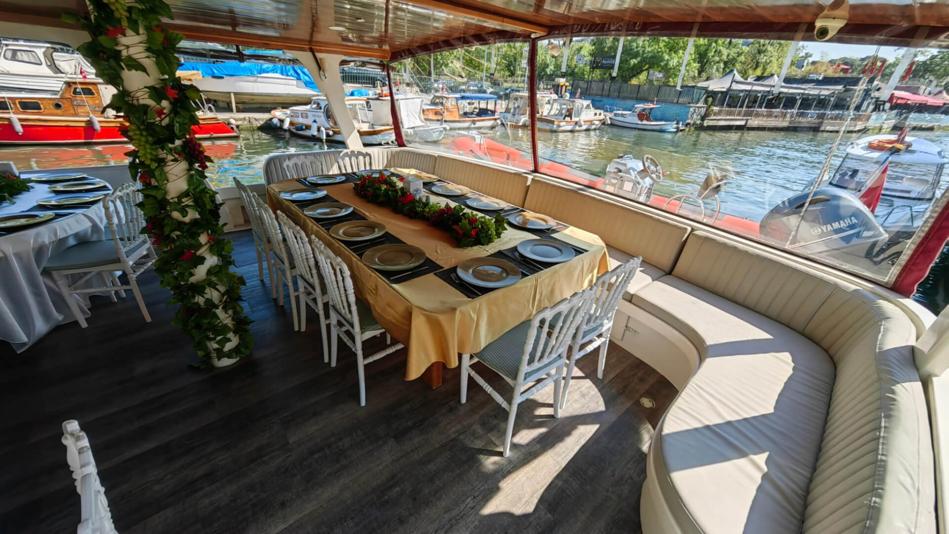 Saatlik Davet teknesi Kiralama 60 Kişilik 19 Metre
