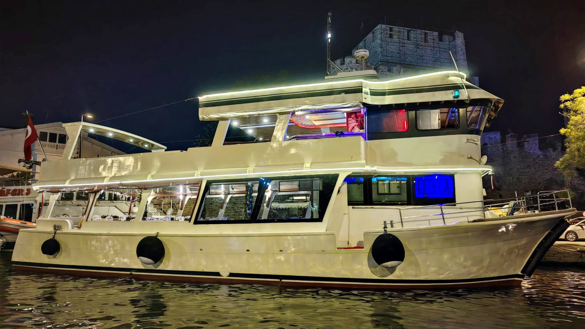 Saatlik Davet teknesi Kiralama 60 Kişilik 19 Metre