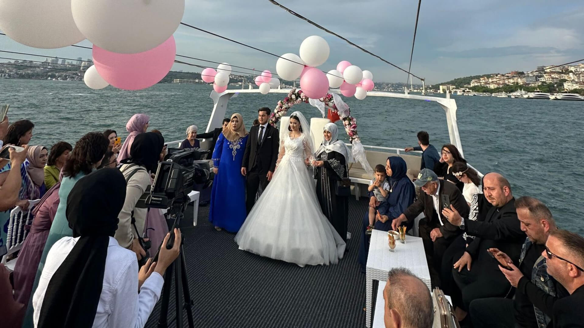 Saatlik Davet teknesi Kiralama 