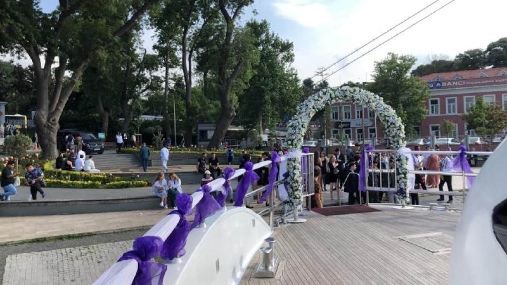 Saatlik Davet Teknesi kiralama 350 Kişi 43 Metre