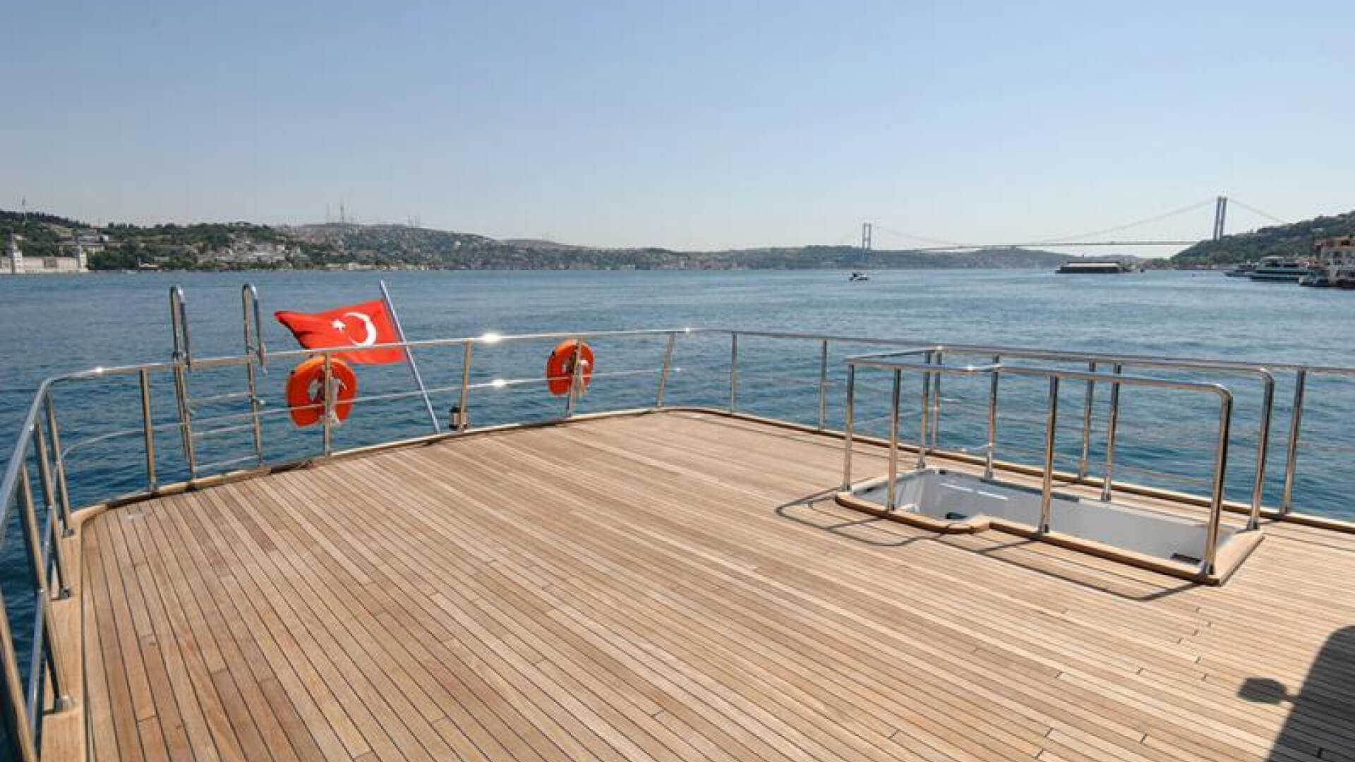Saatlik Davet Teknesi Kiralama 36 Kişilik 22 Metre