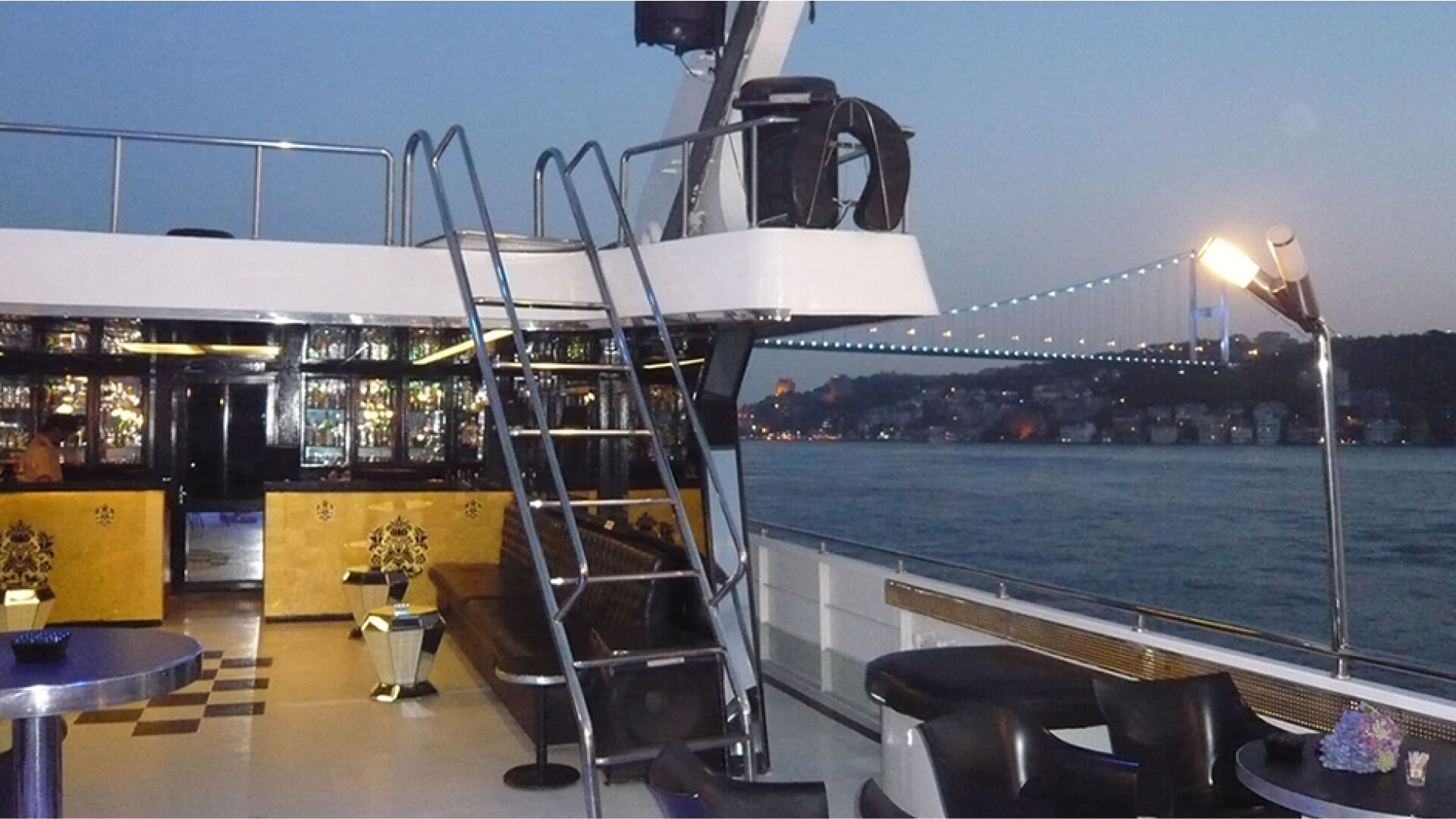 Saatlik Davet Teknesi kiralama 200 Kişilik 37 Metre