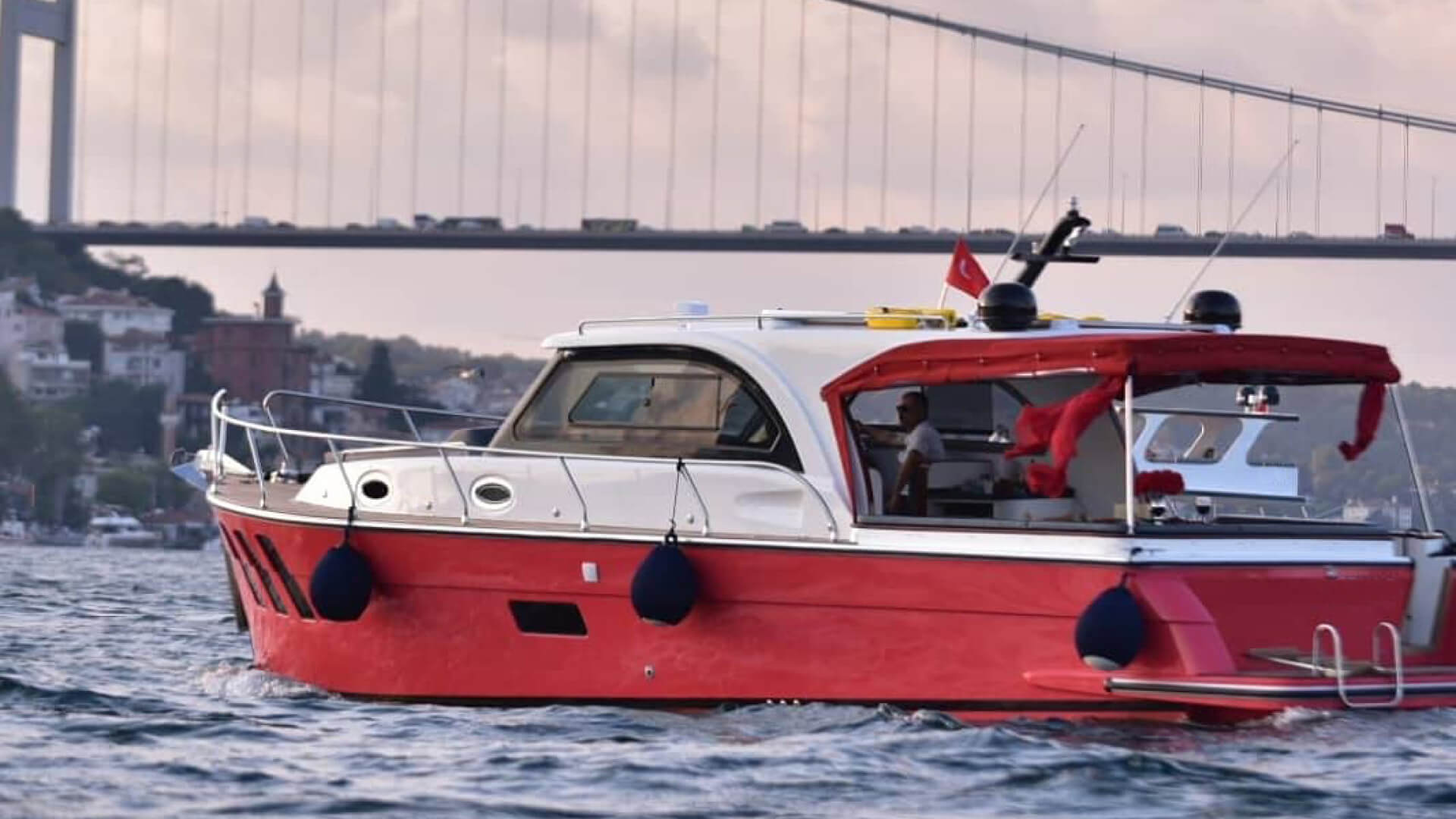 Saatlik İstanbul Boğaz Turu Tekne Kiralama 10 Kişilik 12 Metre