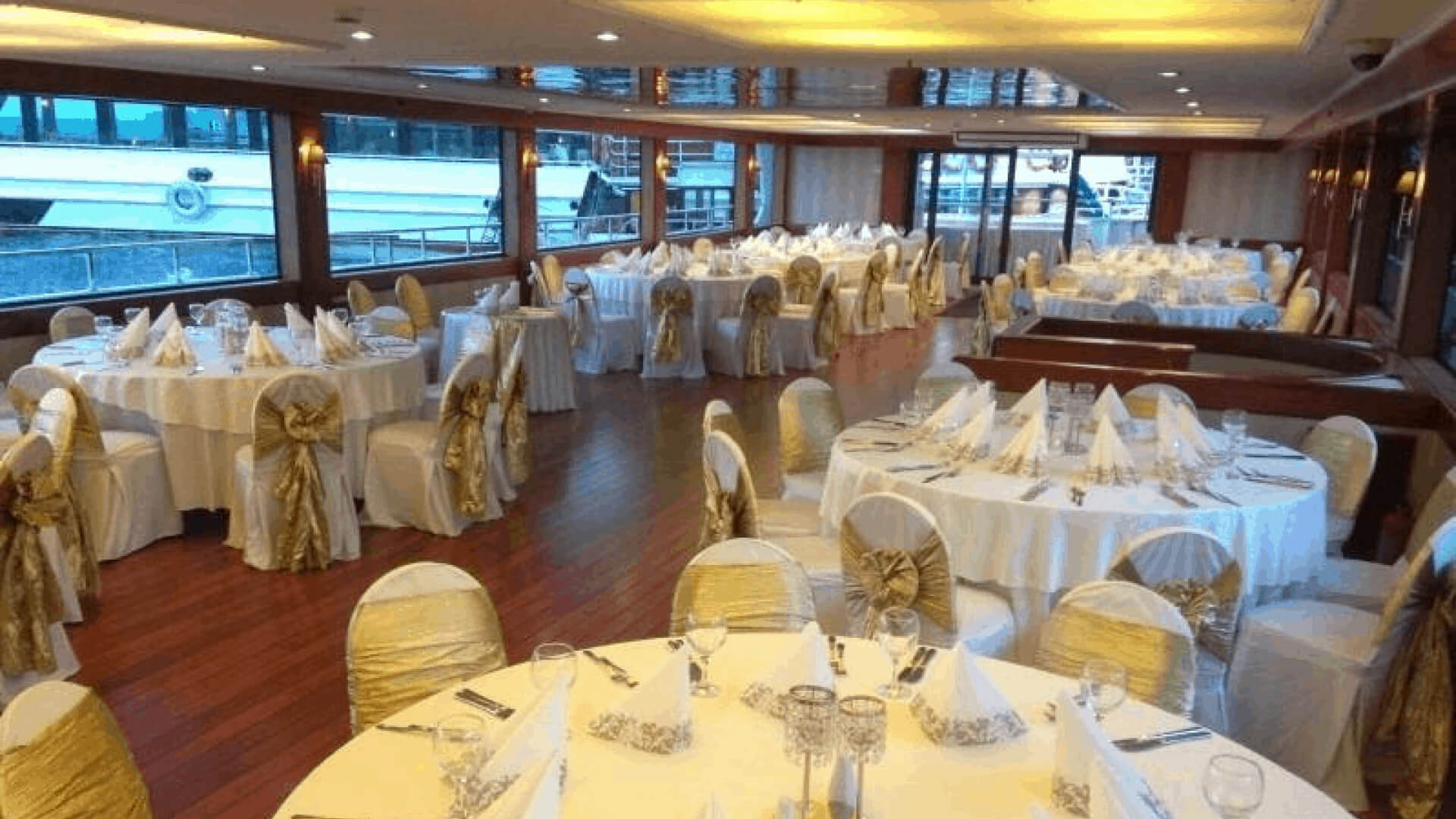 Saatlik Davet teknesi Kiralama 300 Kişilik 42 Metre