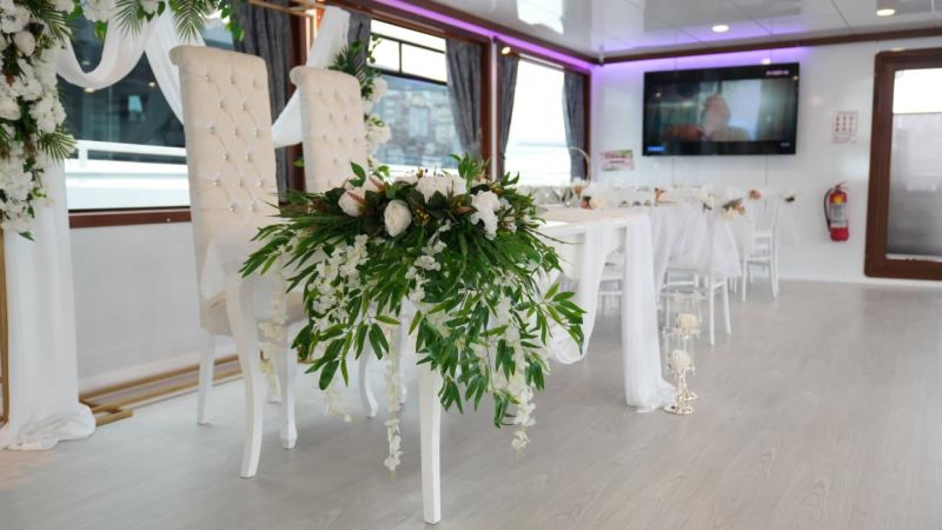 Saatlik Davet Teknesi Kiralama 150 Kişilik 24 Metre