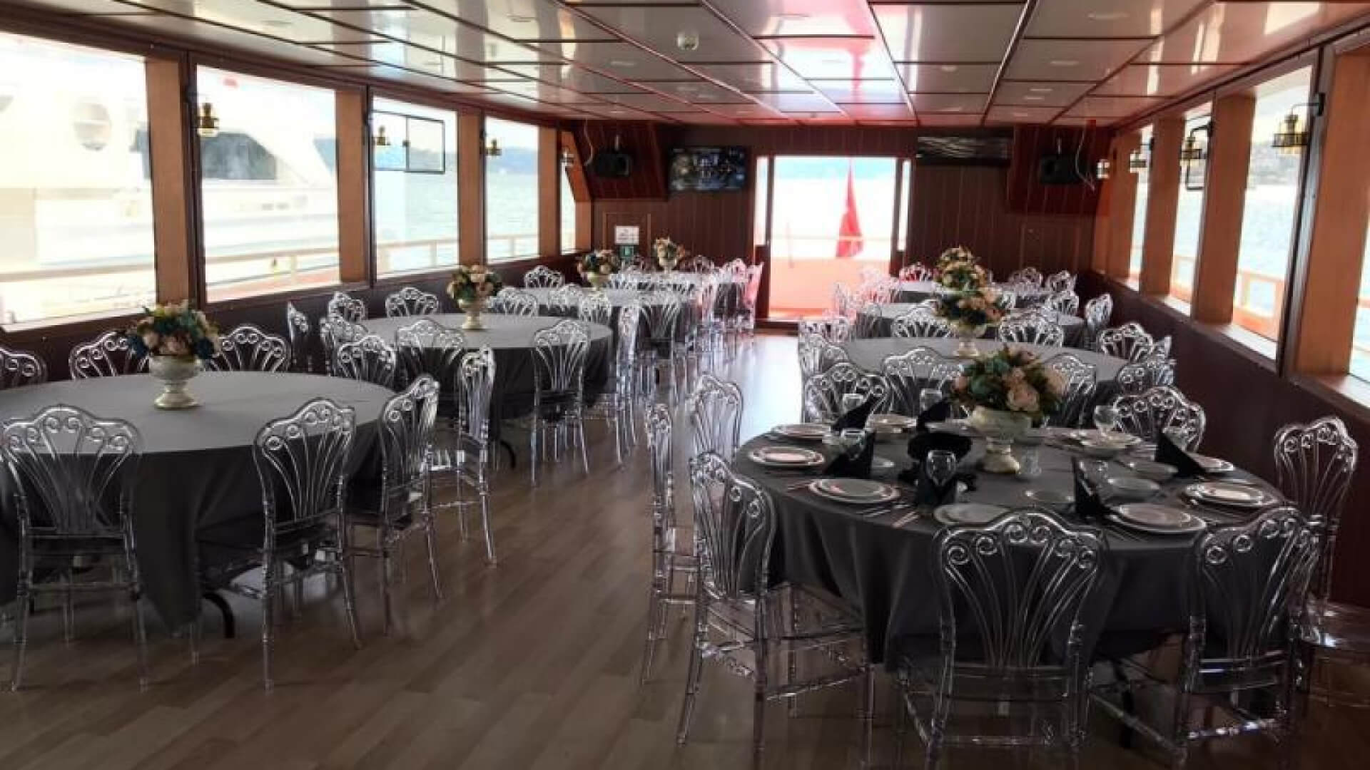Saatlik Davet Teknesi Kiralama 100 Kişilik 24 Metre