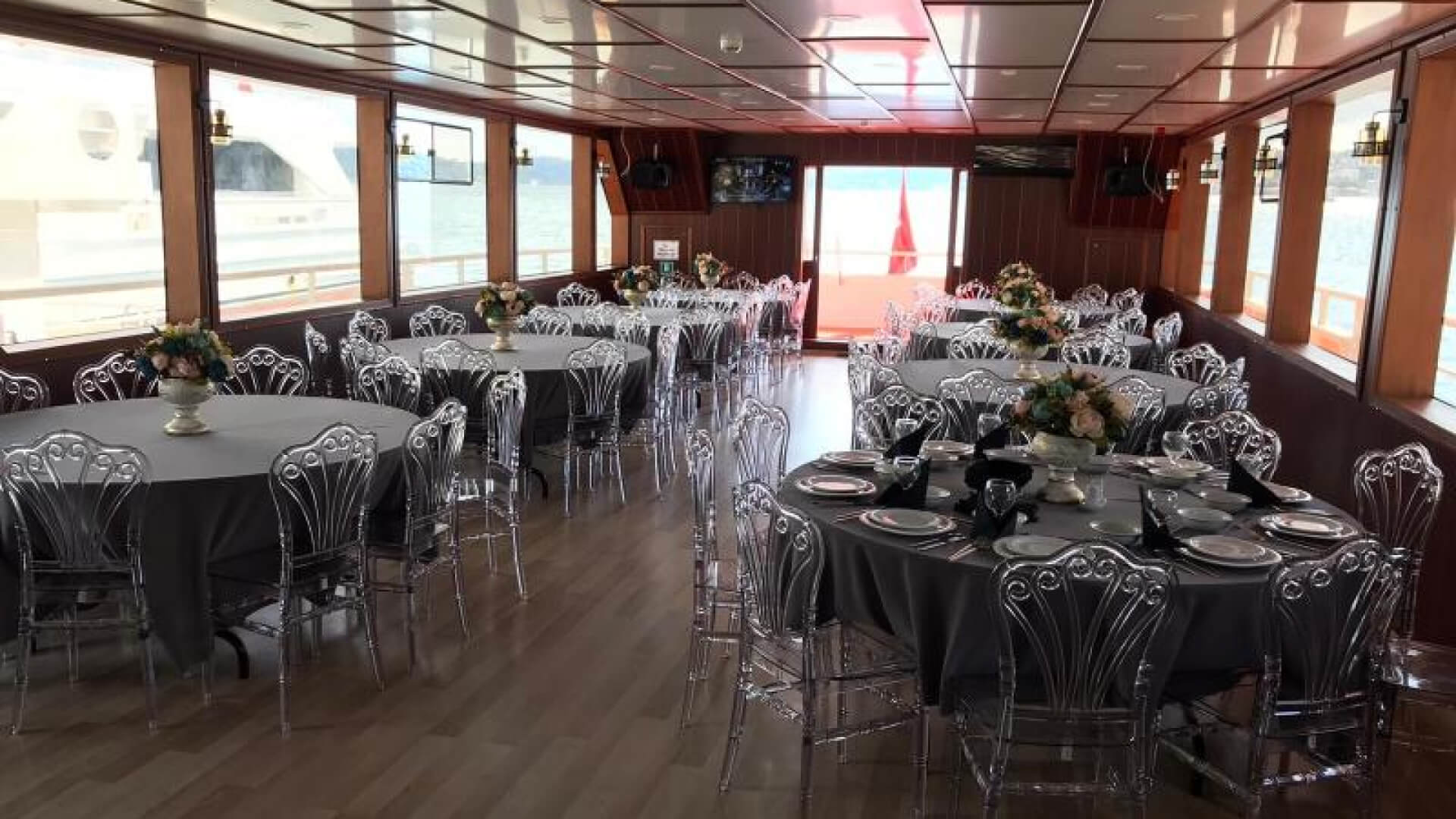 Saatlik Davet Teknesi Kiralama 100 Kişilik 24 Metre