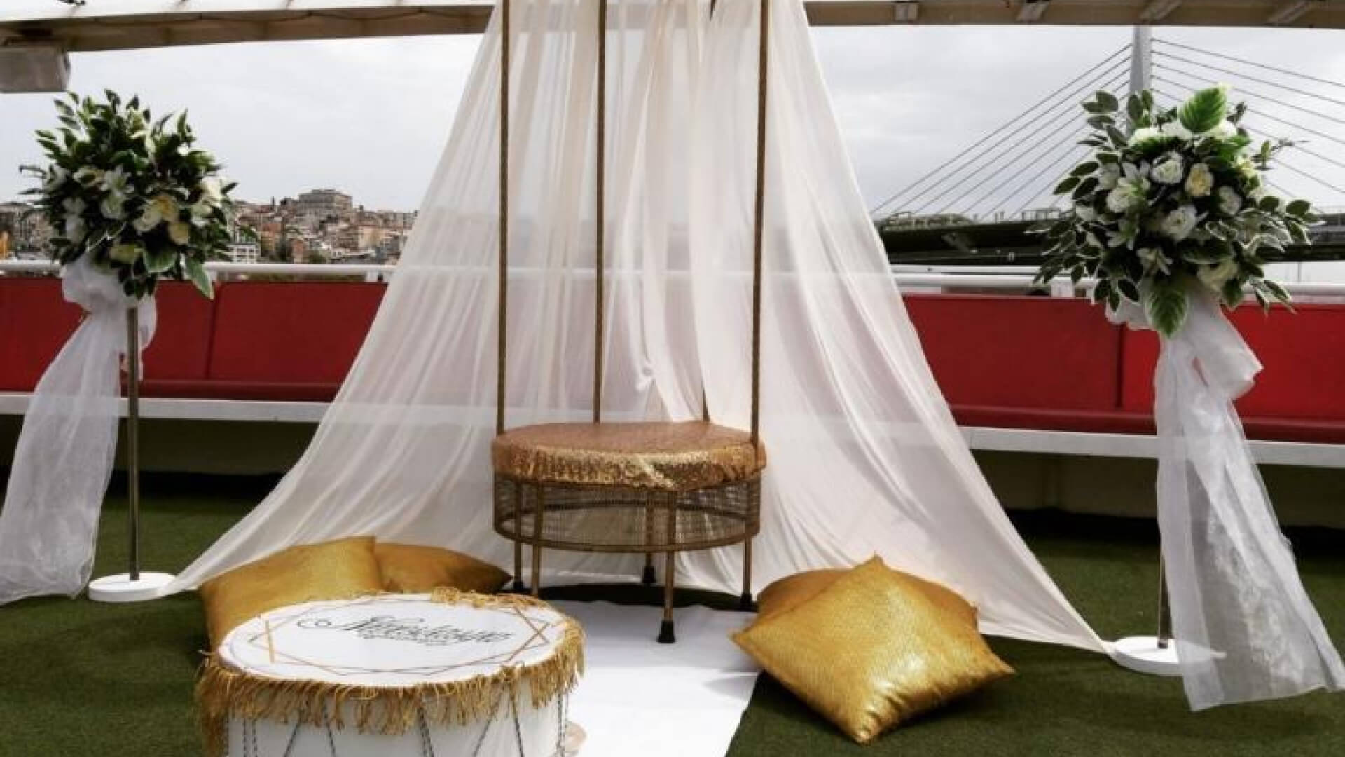 Saatlik Davet Teknesi Kiralama 250 Kişilik 34 Metre 