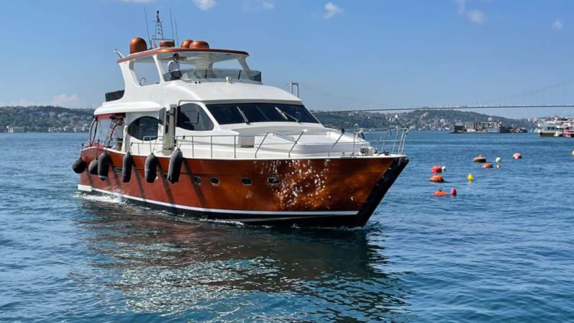 Saatlik İstanbul Boğaz Turu Motoryat Kiralama 25 Kişi 22 Metre