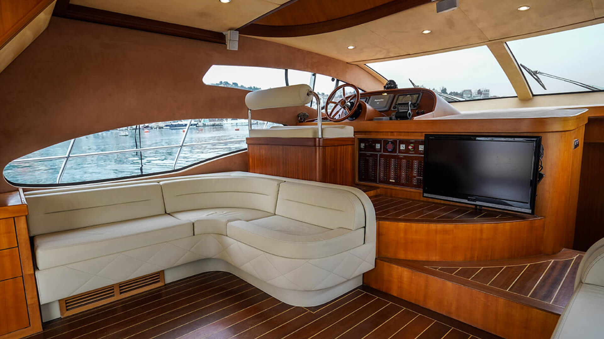 Saatlik Motoryat Kiralama İstanbul Boğaz 10 Kişi 17 Metre
