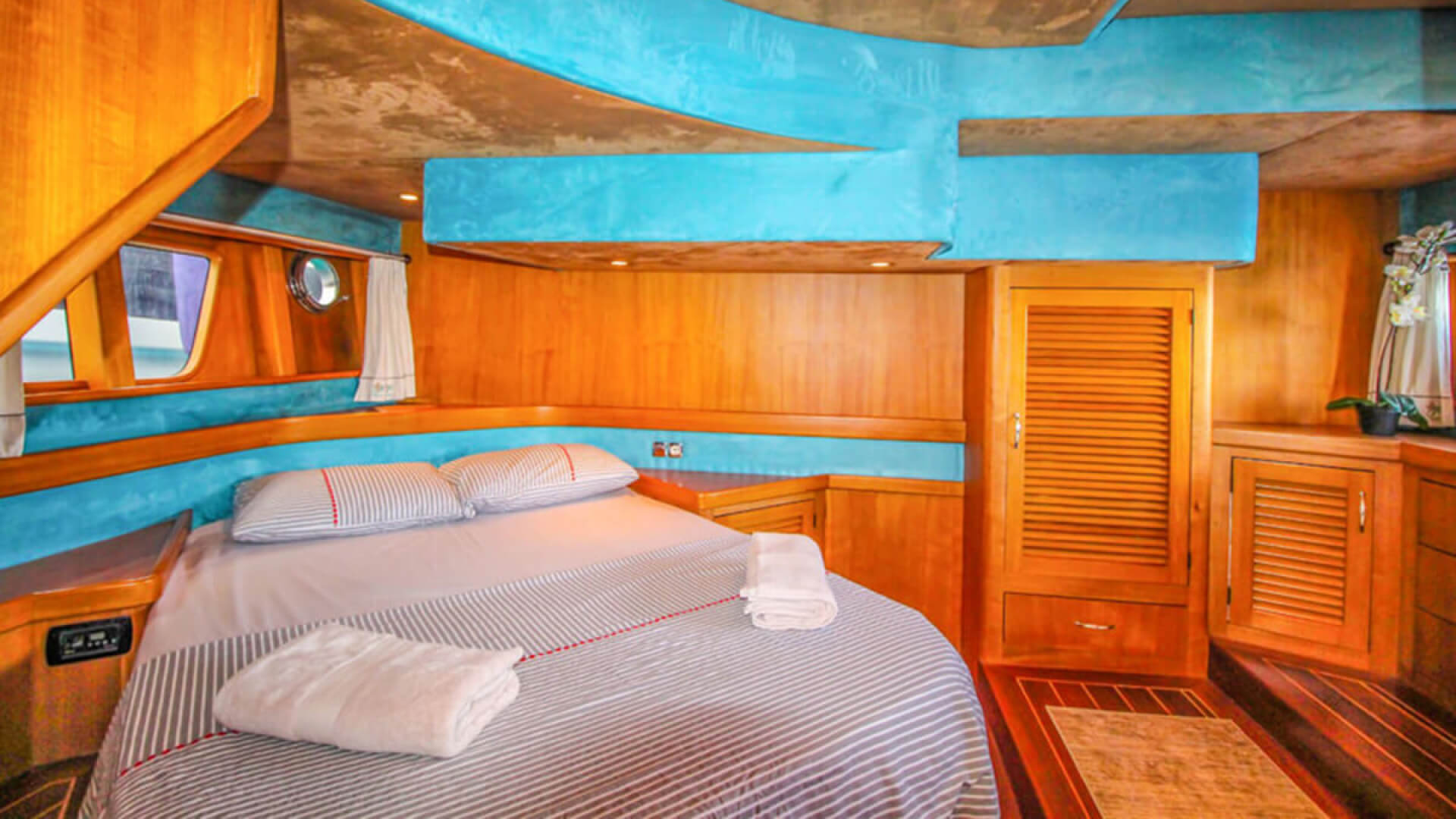 Saatlik Motoryat Kiralama İstanbul Boğaz 10 Kişi 17 Metre
