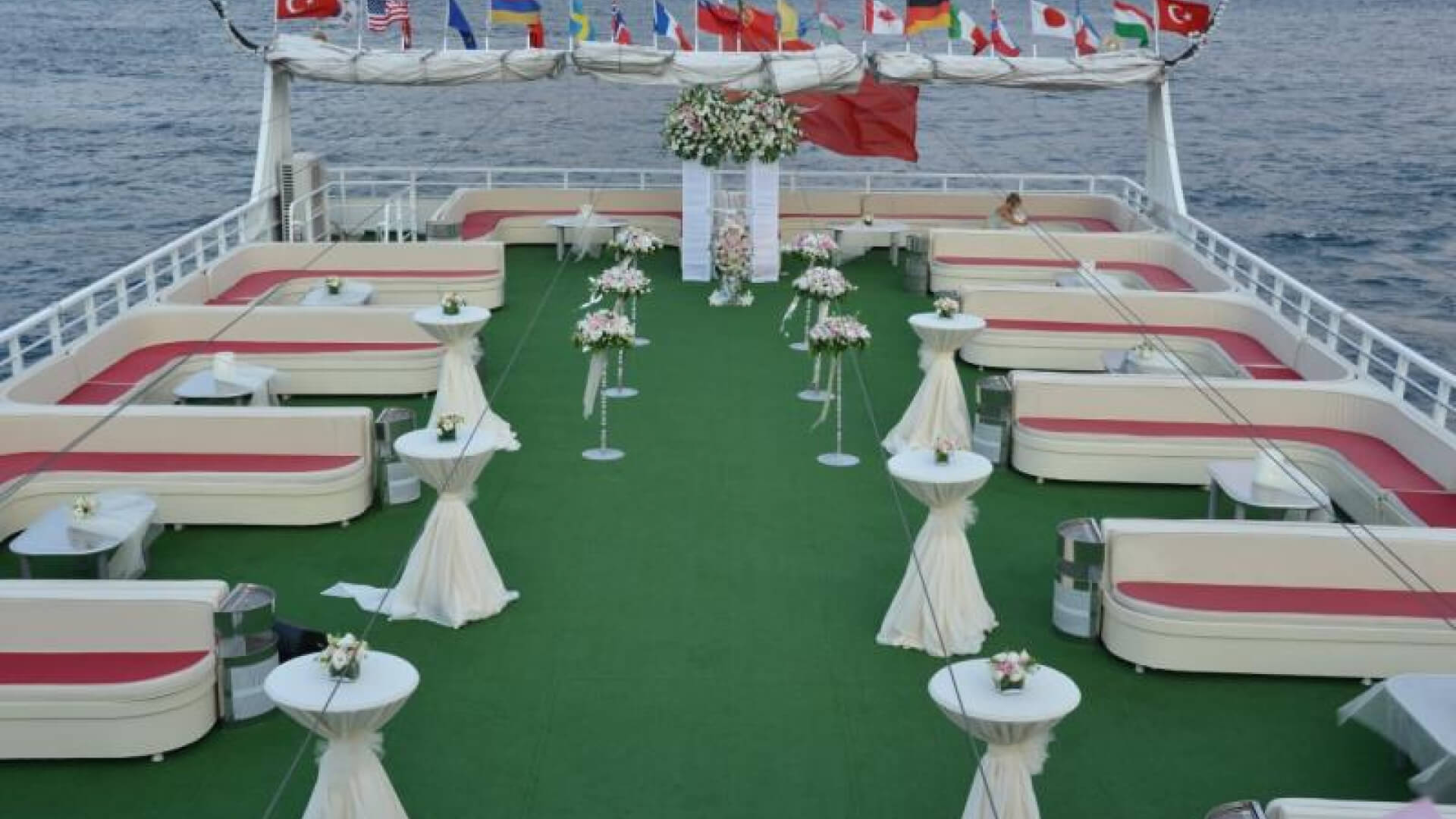 Saatlik Davet Teknesi kiralama 500 Kişi 43 Metre 