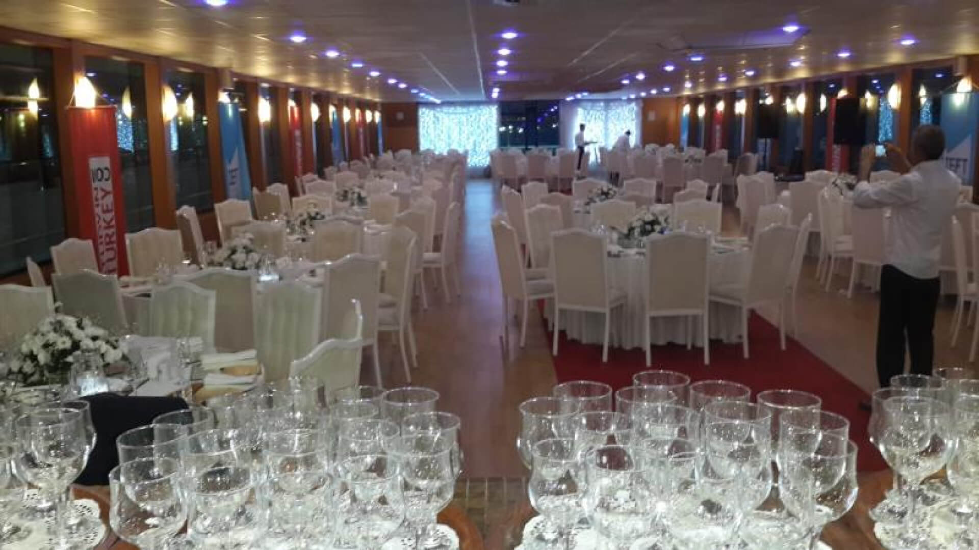 Saatlik Davet Teknesi kiralama 500 Kişi 43 Metre 