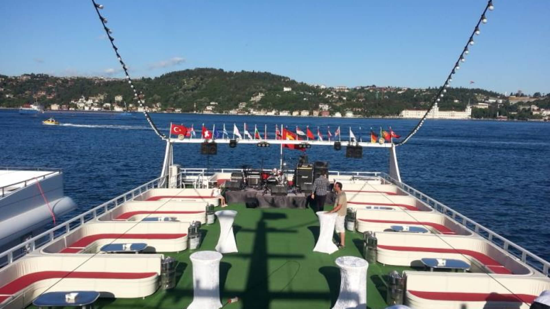 Saatlik Davet Teknesi kiralama 500 Kişi 43 Metre 