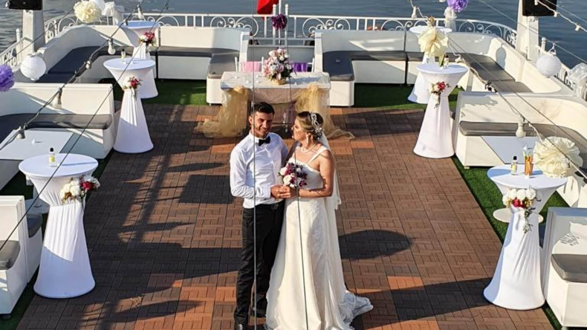 Saatlik Davet Teknesi Kiralama 200 Kişilik 39 Metre