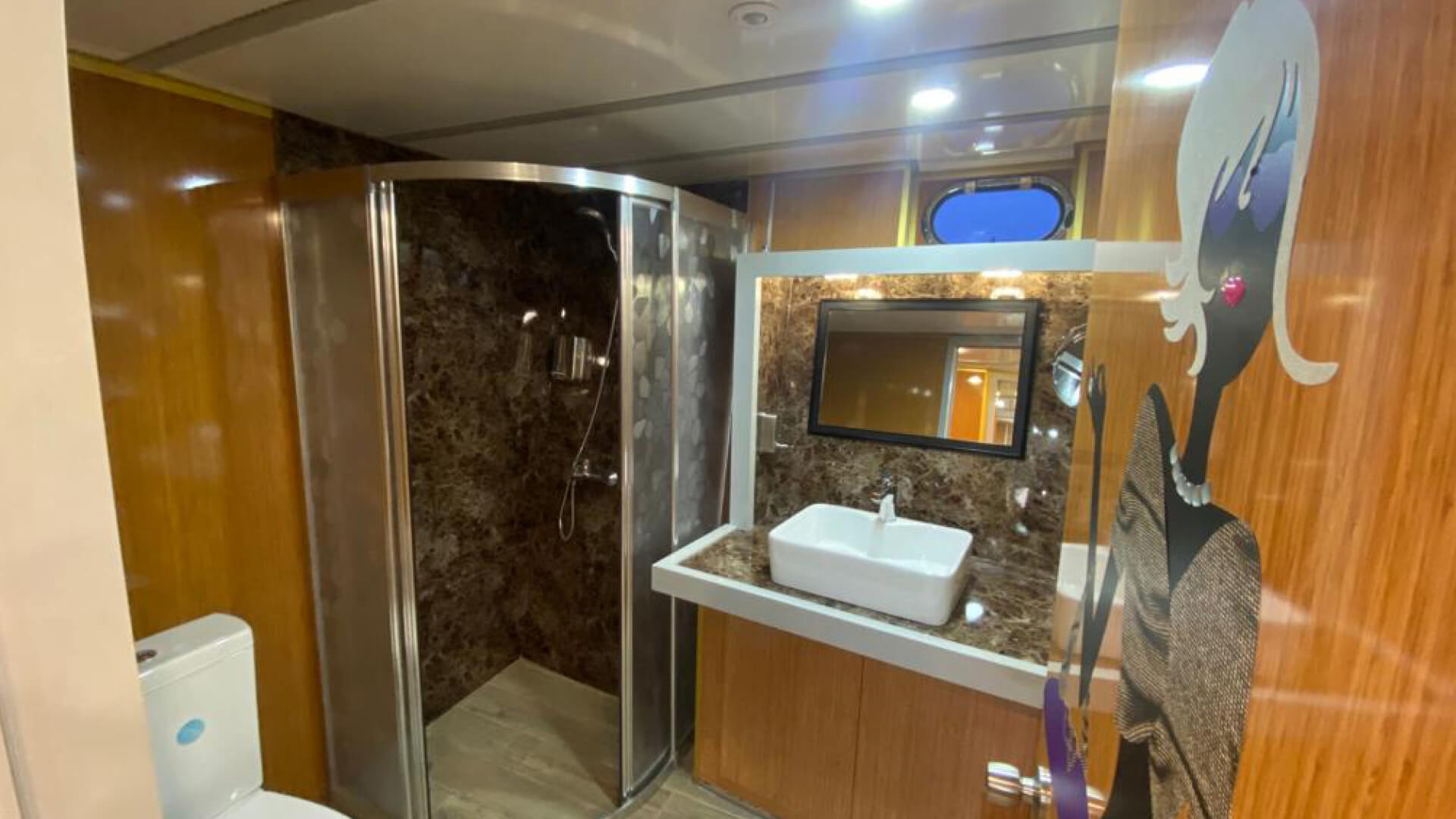 Saatlik Davet Teknesi Kiralama 75 Kişilik 24 Metre