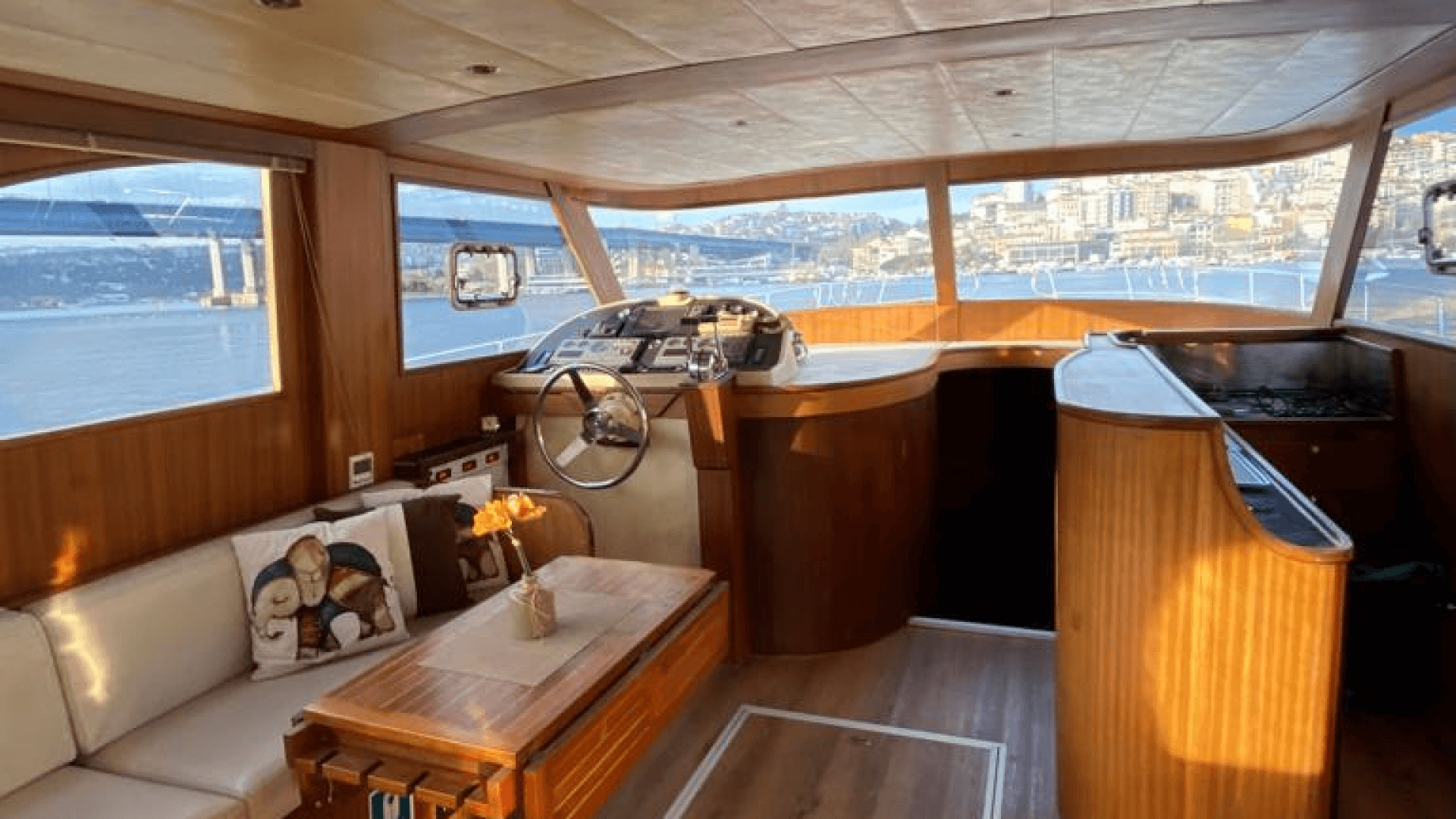 Saatlik Motoryat Kiralama 12 Kişilik 17 Metre