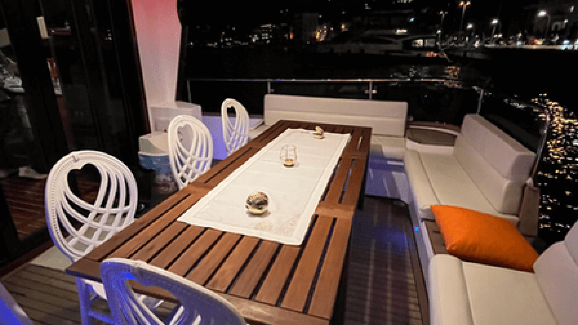 Saatlik Motoryat Kiralama 12 Kişilik 15 Metre