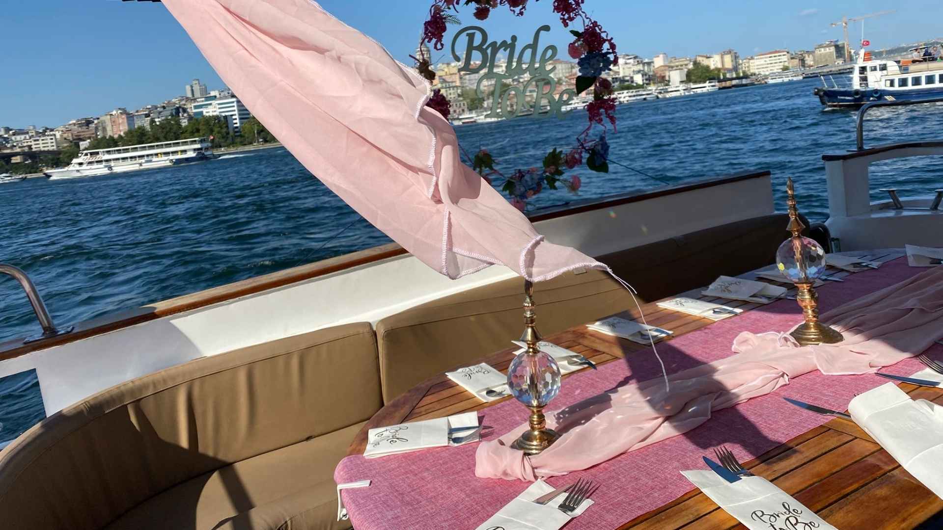 Saatlik Motoryat Kiralama 20 Kişilik 18 Metre