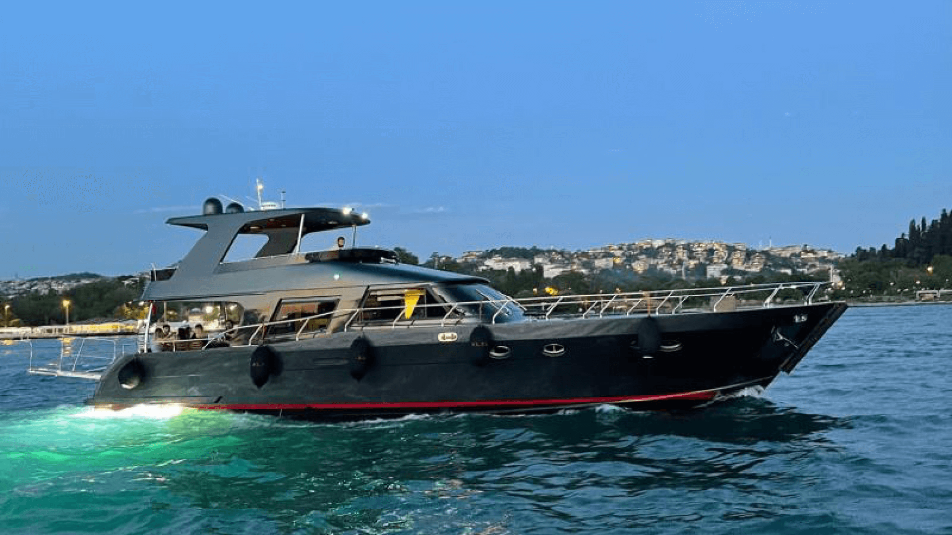 Saatlik Motoryat Kiralama 12 Kişilik 20 Metre