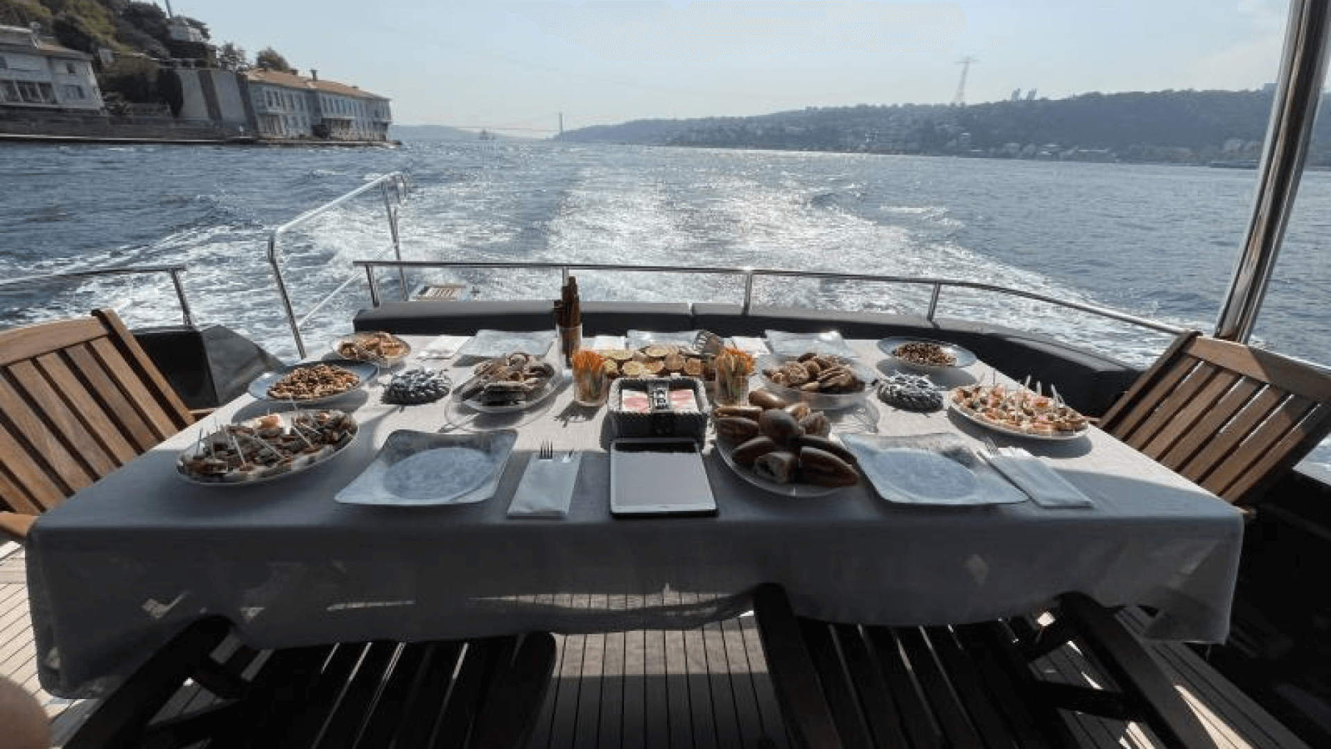 Saatlik Motoryat Kiralama 12 Kişilik 20 Metre