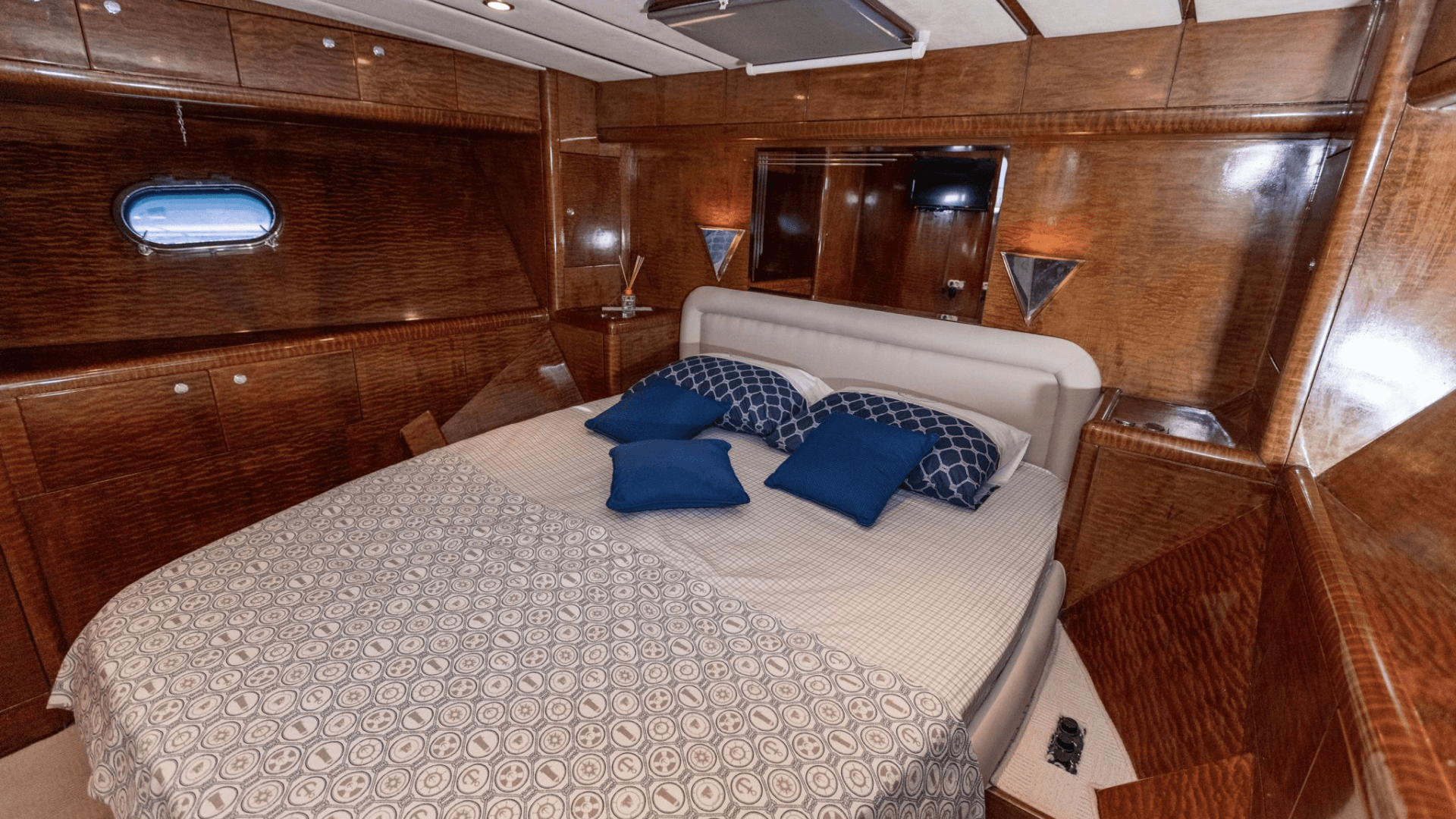 Saatlik İstanbul Boğaz Turu 12 Kişi 19 Metre
