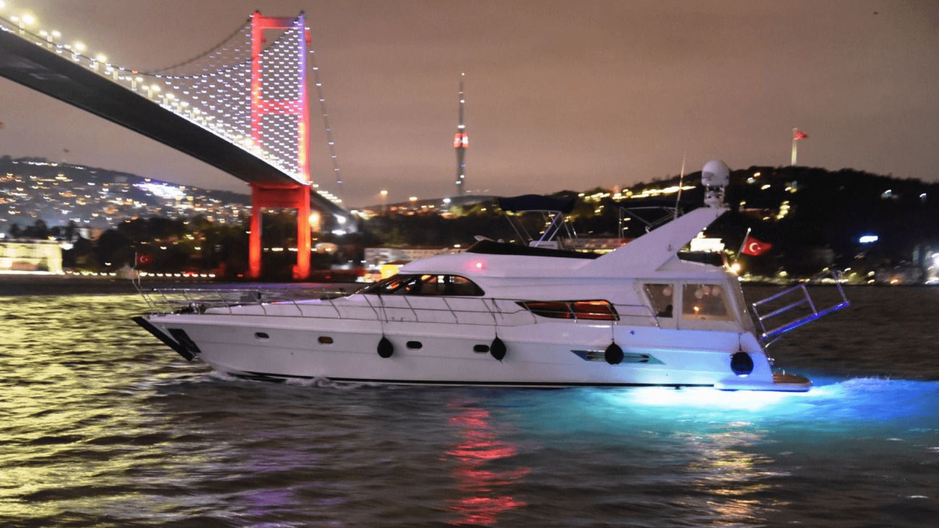 Saatlik İstanbul Boğaz Turu 12 Kişi 19 Metre