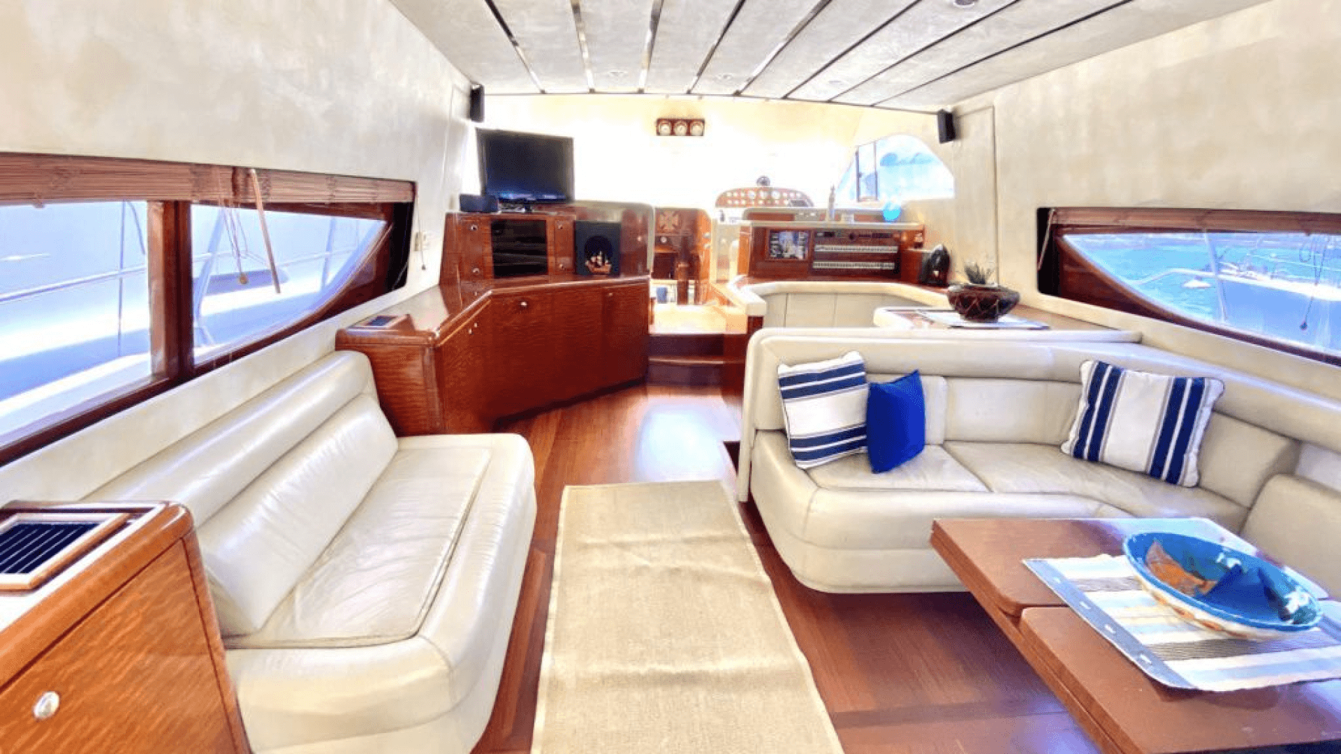 Saatlik İstanbul Boğaz Turu 12 Kişi 19 Metre
