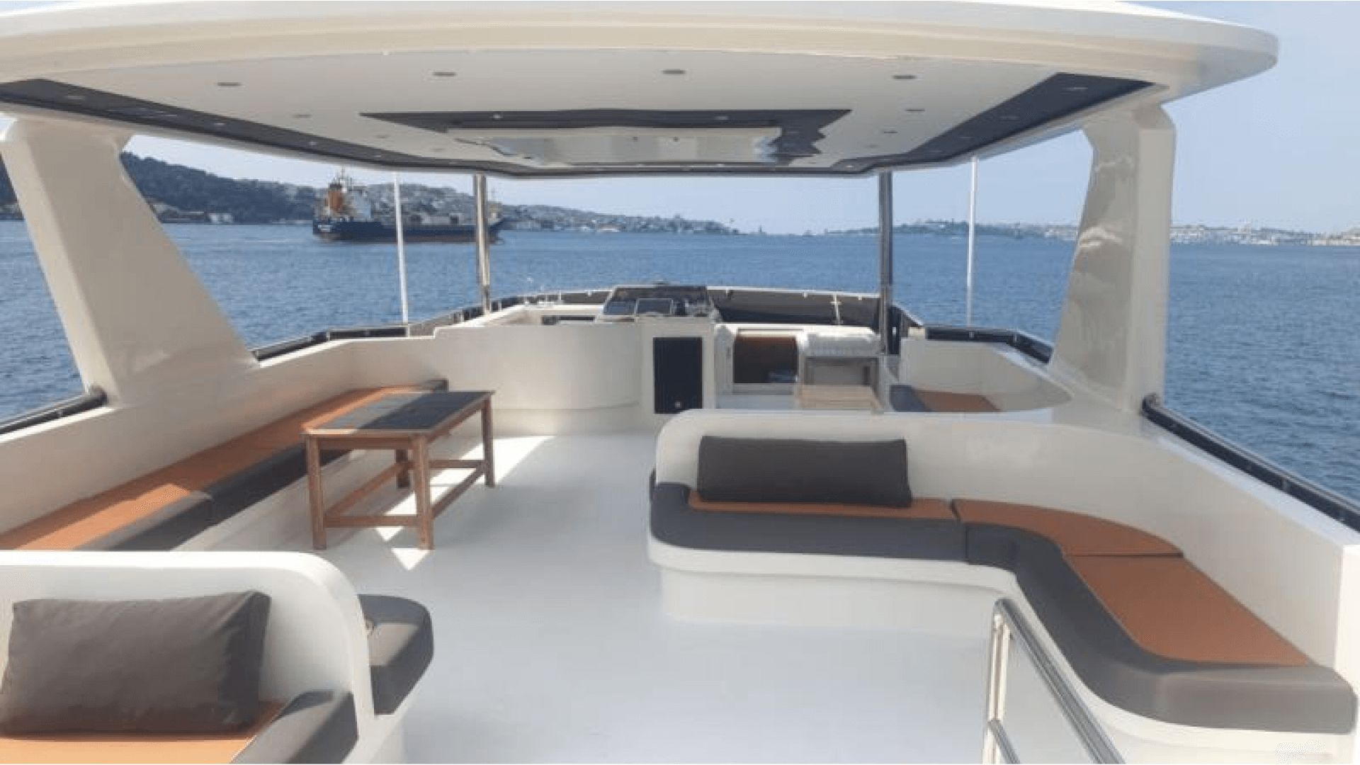 Saatlik Motoryat Kiralama 36 Kişilik 30 Metre 