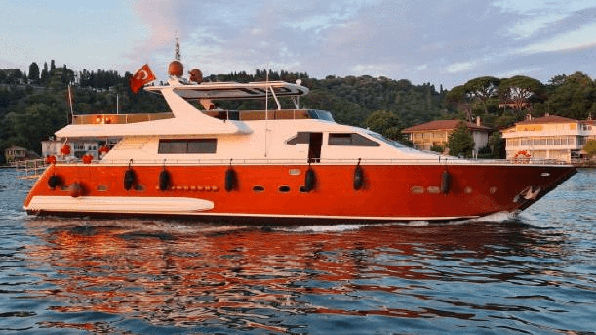 Saatlik Motoryat Kiralama 36 Kişilik 30 Metre 