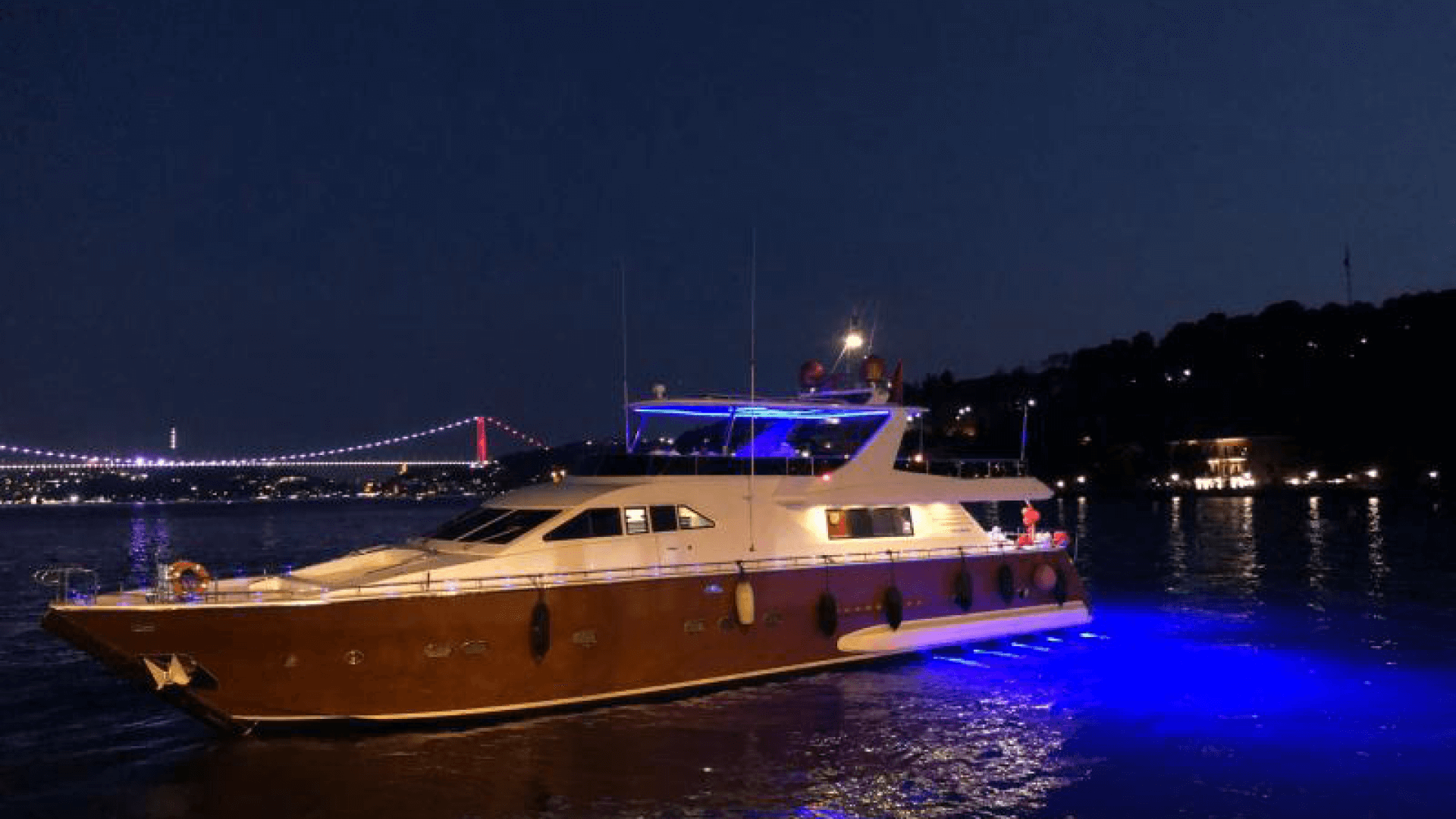 Saatlik Motoryat Kiralama 36 Kişilik 30 Metre 