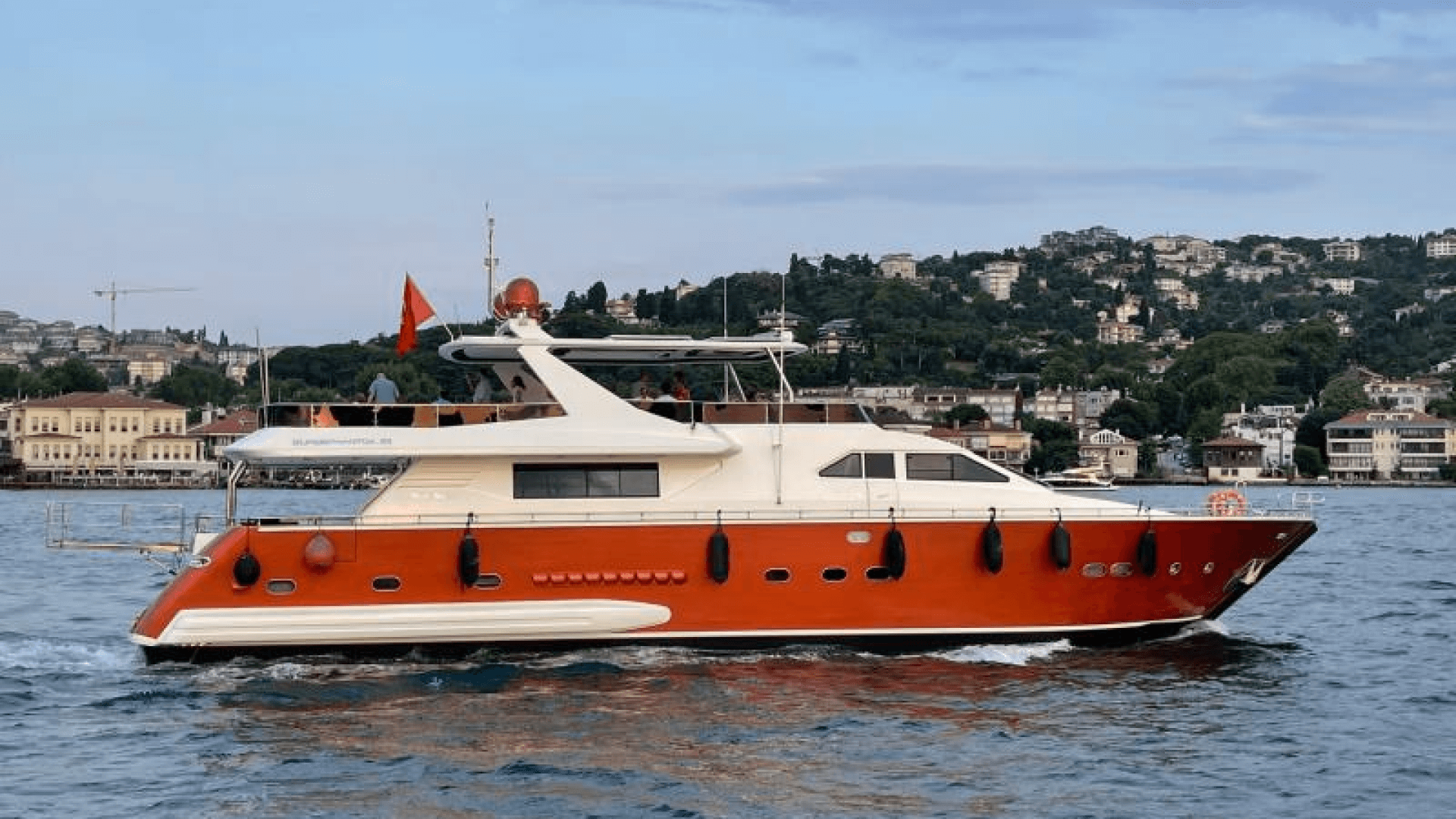 Saatlik Motoryat Kiralama 36 Kişilik 30 Metre 