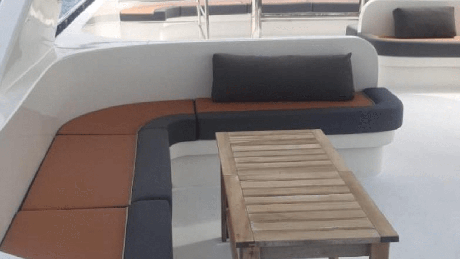 Saatlik Motoryat Kiralama 36 Kişilik 30 Metre 