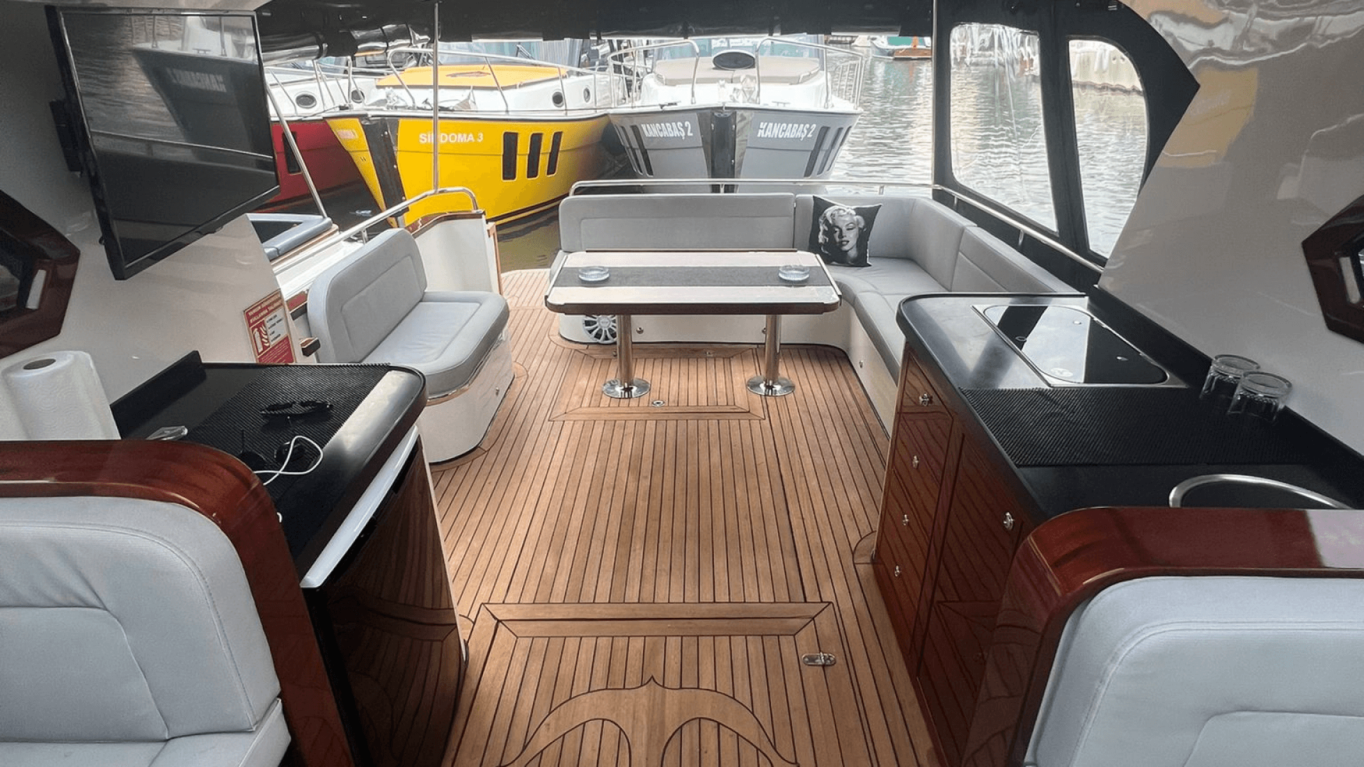 Saatlik Motoryat Kiralama 10 Kişilik 12 Metre