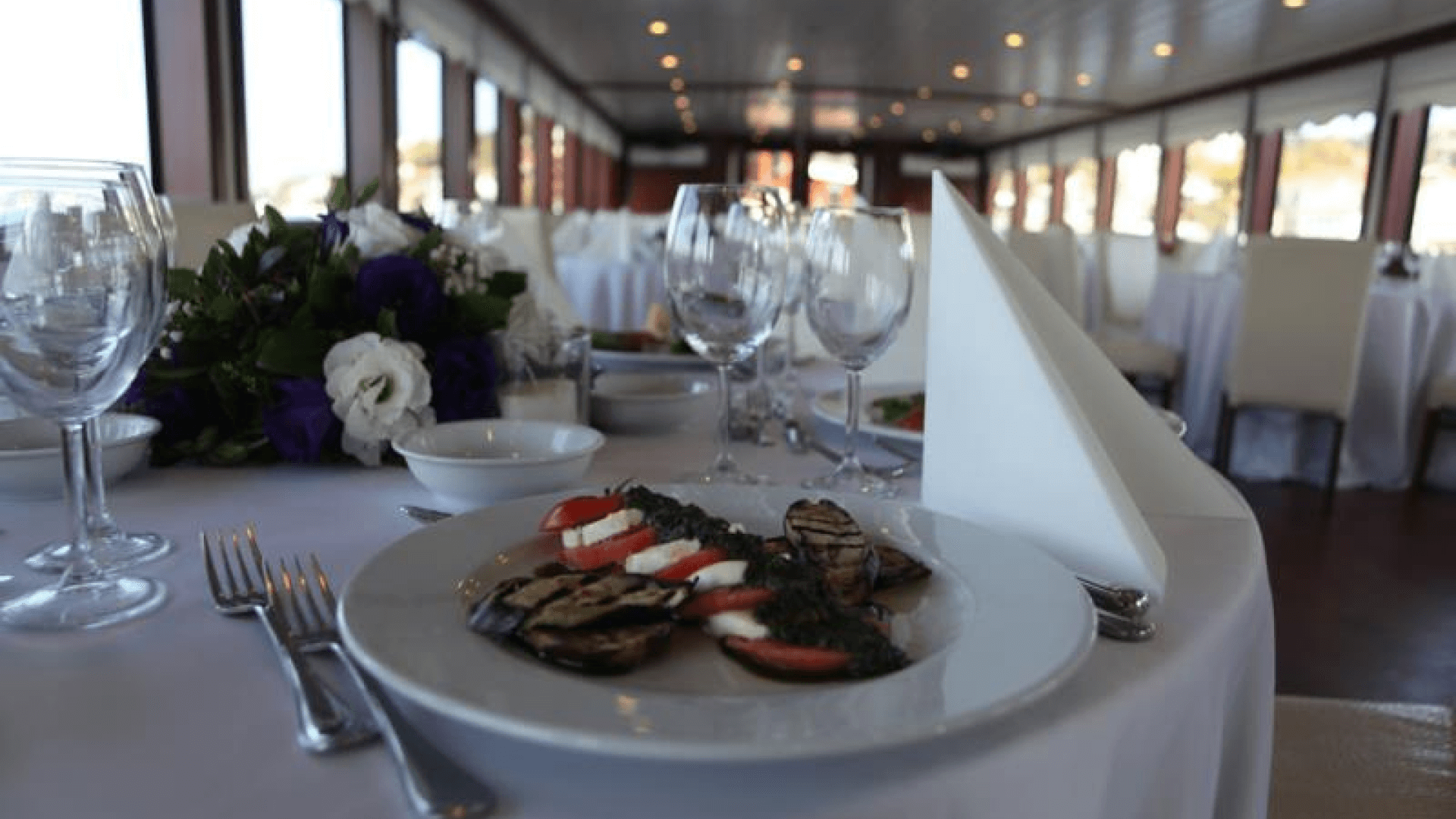 Saatlik Davet Teknesi 100 Kişilik 32 Metre 