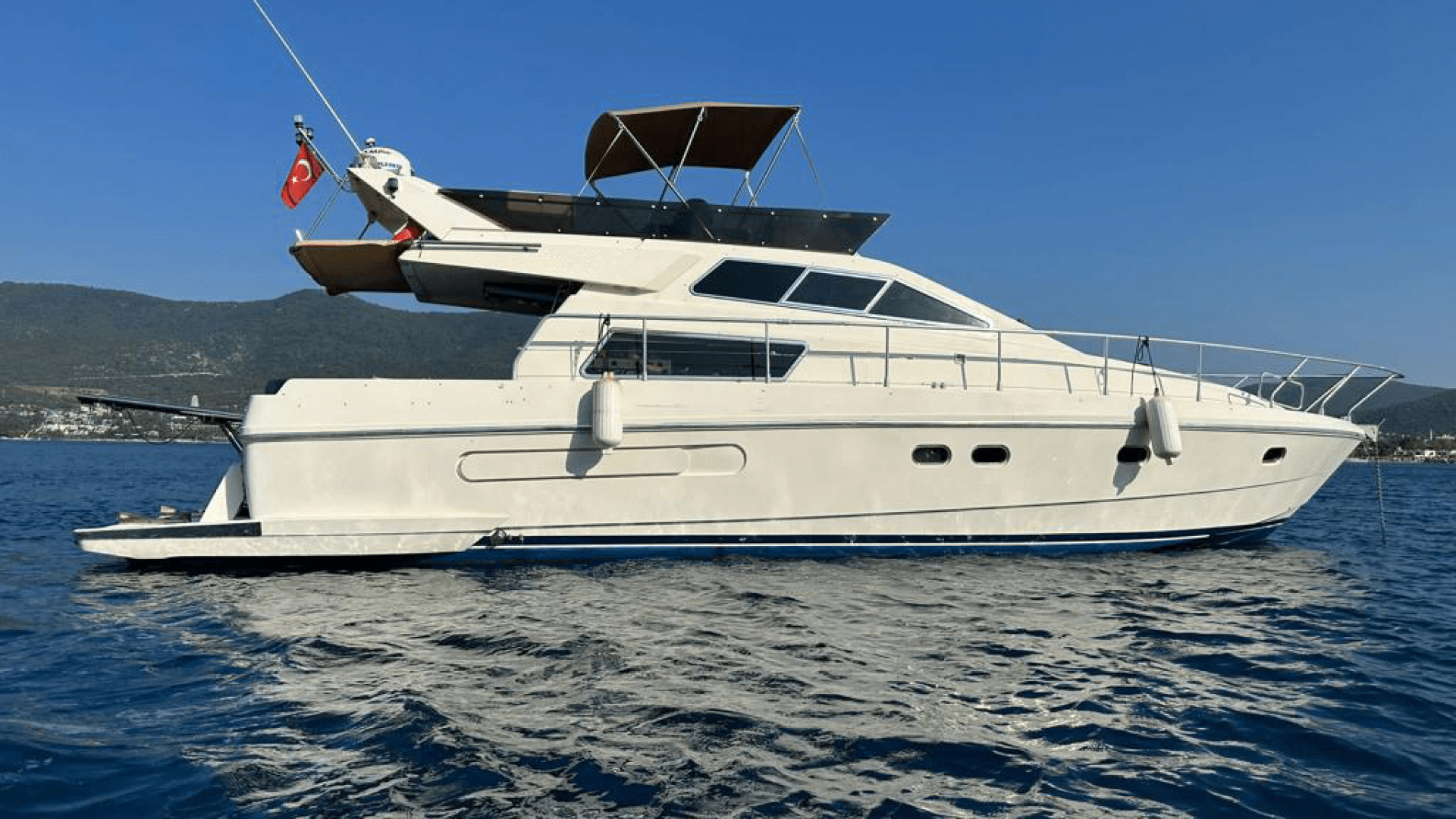 Saatlik istanbul Boğaz Turu Motoryat Kiralama 6 Kişilik 15 Metre