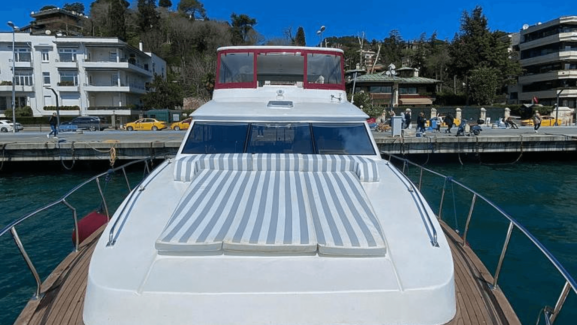 İstanbul Boğaz Turu Motoryat Kiralama 12 Kişilik 16 Metre