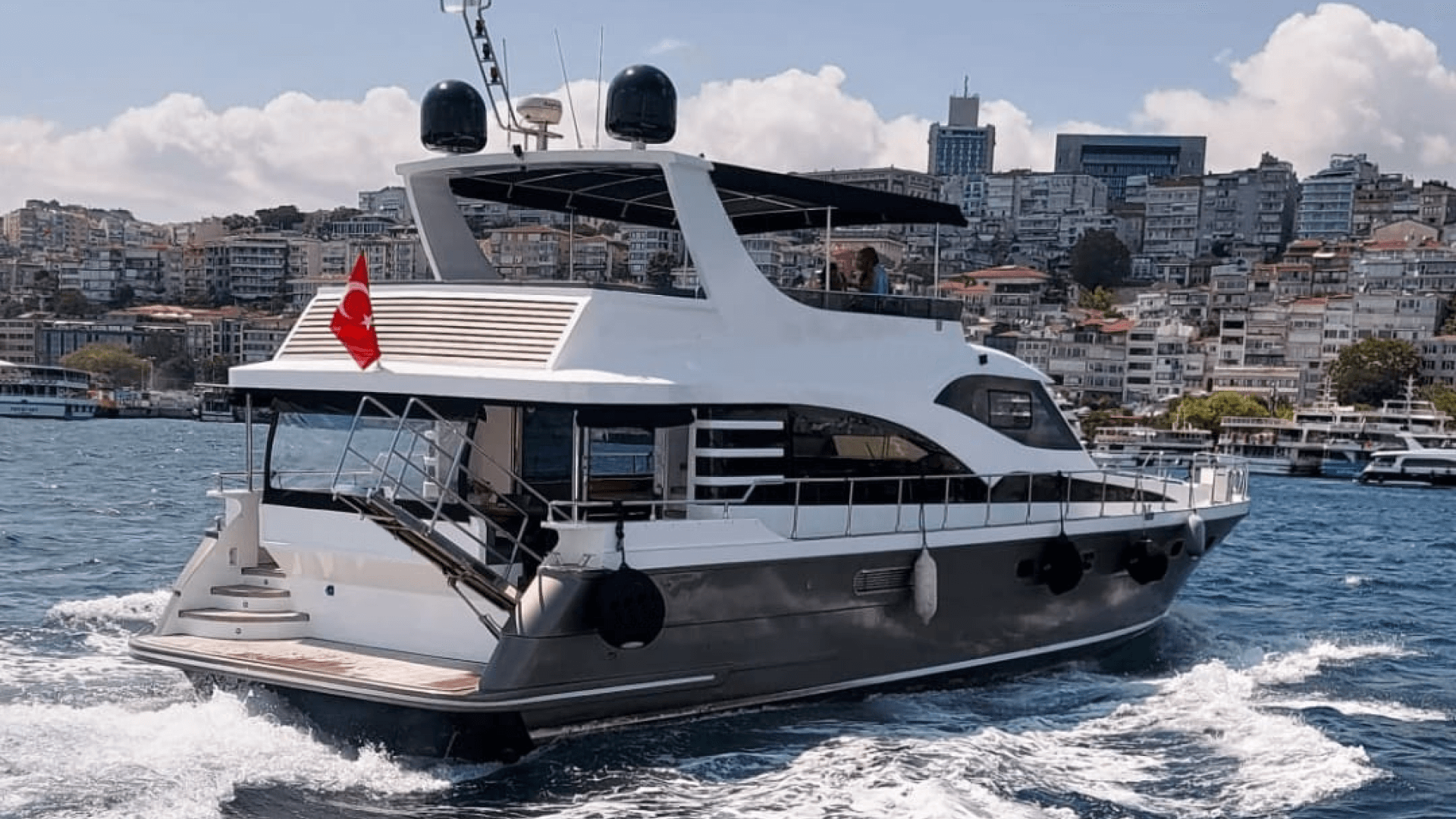 İstanbul Boğaz Turu Motoryat Kiralama 30 Kişilik 21 Metre