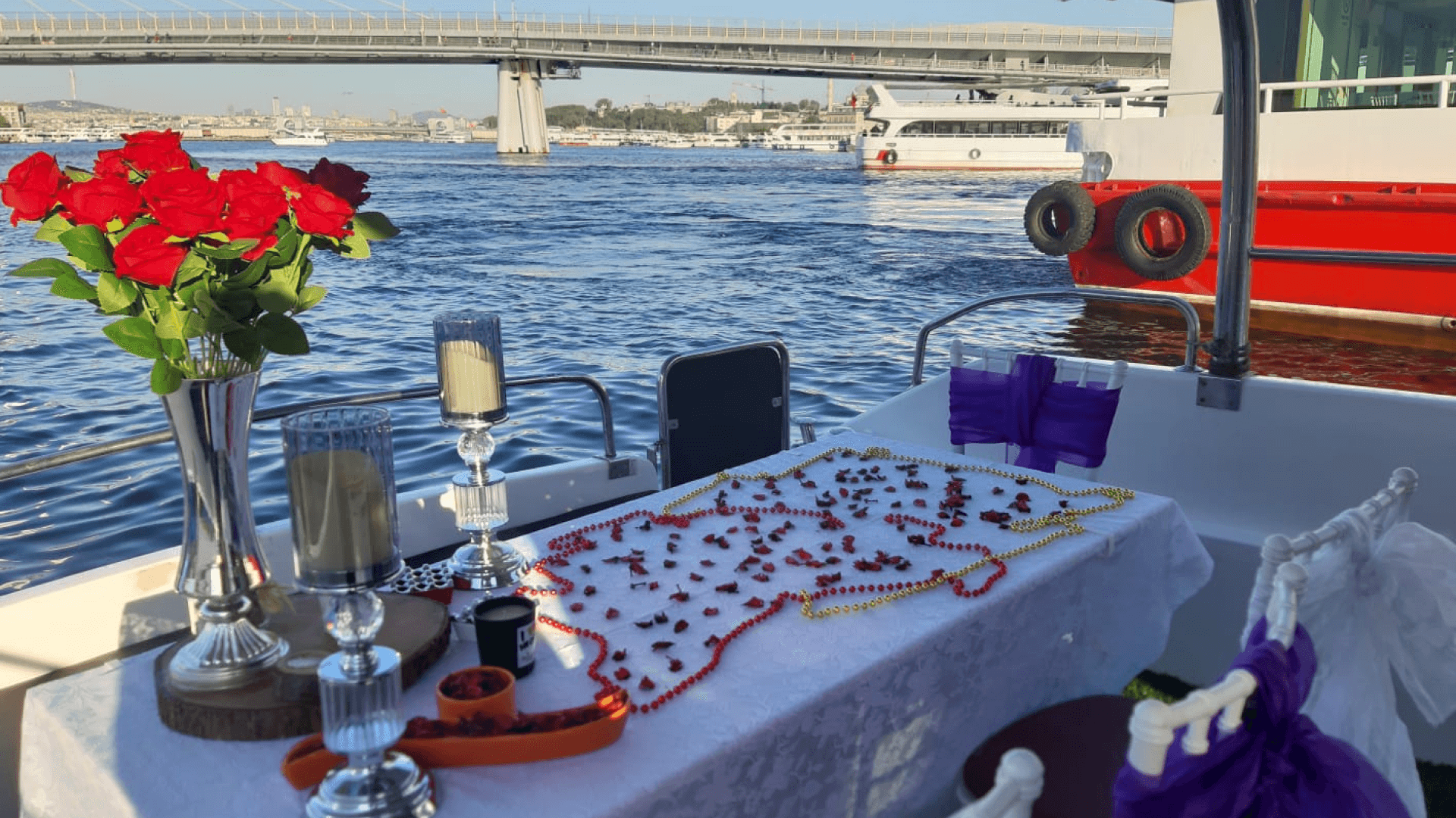 İstanbul Boğaz Turu Motoryat Kiralama 12 Kişilik 14 Metre