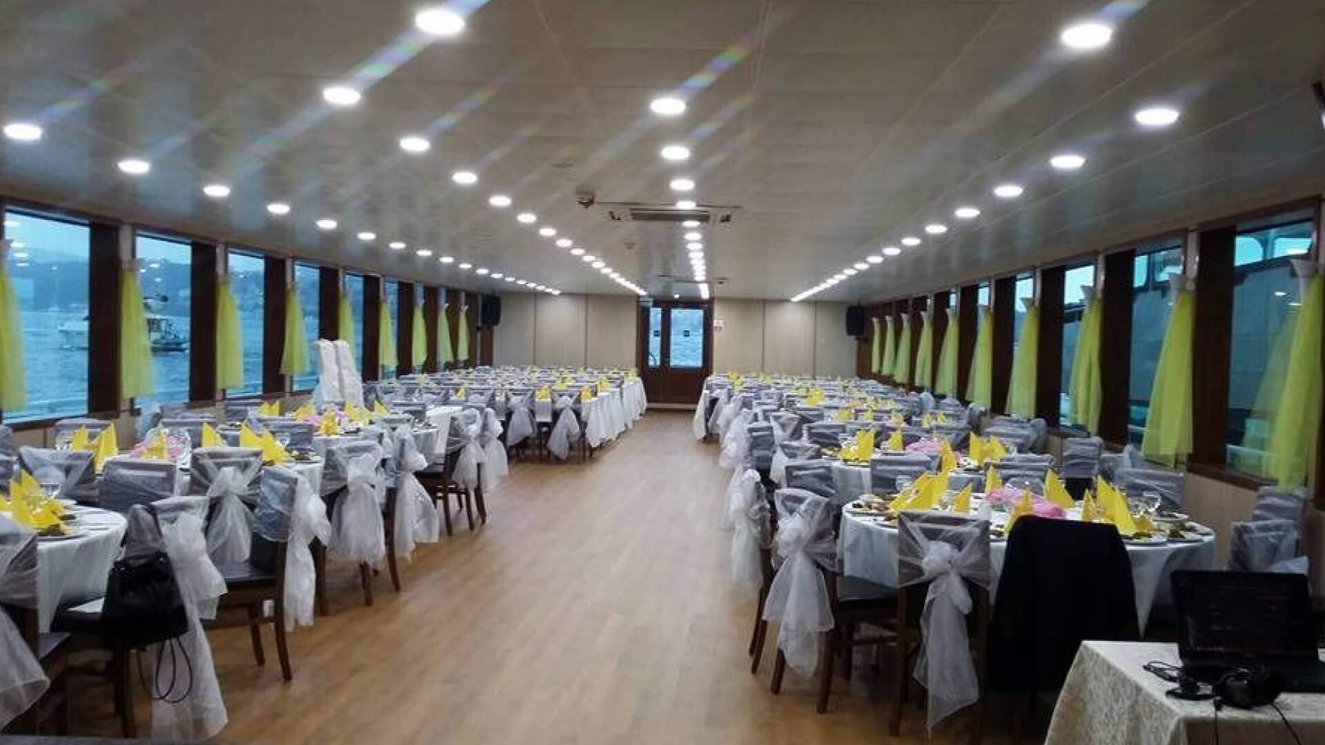 Boğazda Lüx  Davet ve Organizasyon 37 Metre  320 Kişi 