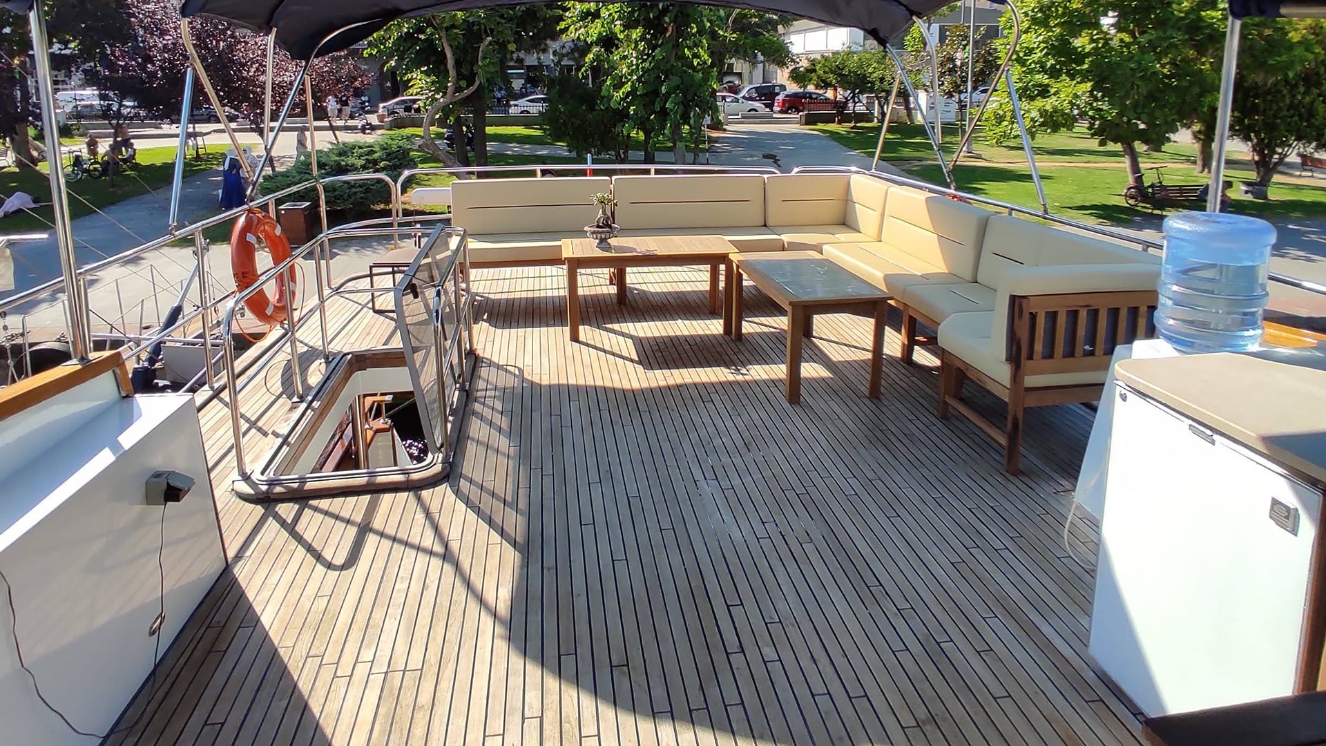 İstanbul Lux Kiralık Trawler Boğaz Turu Gezi Teknesi 3 Kabin 20 Metre