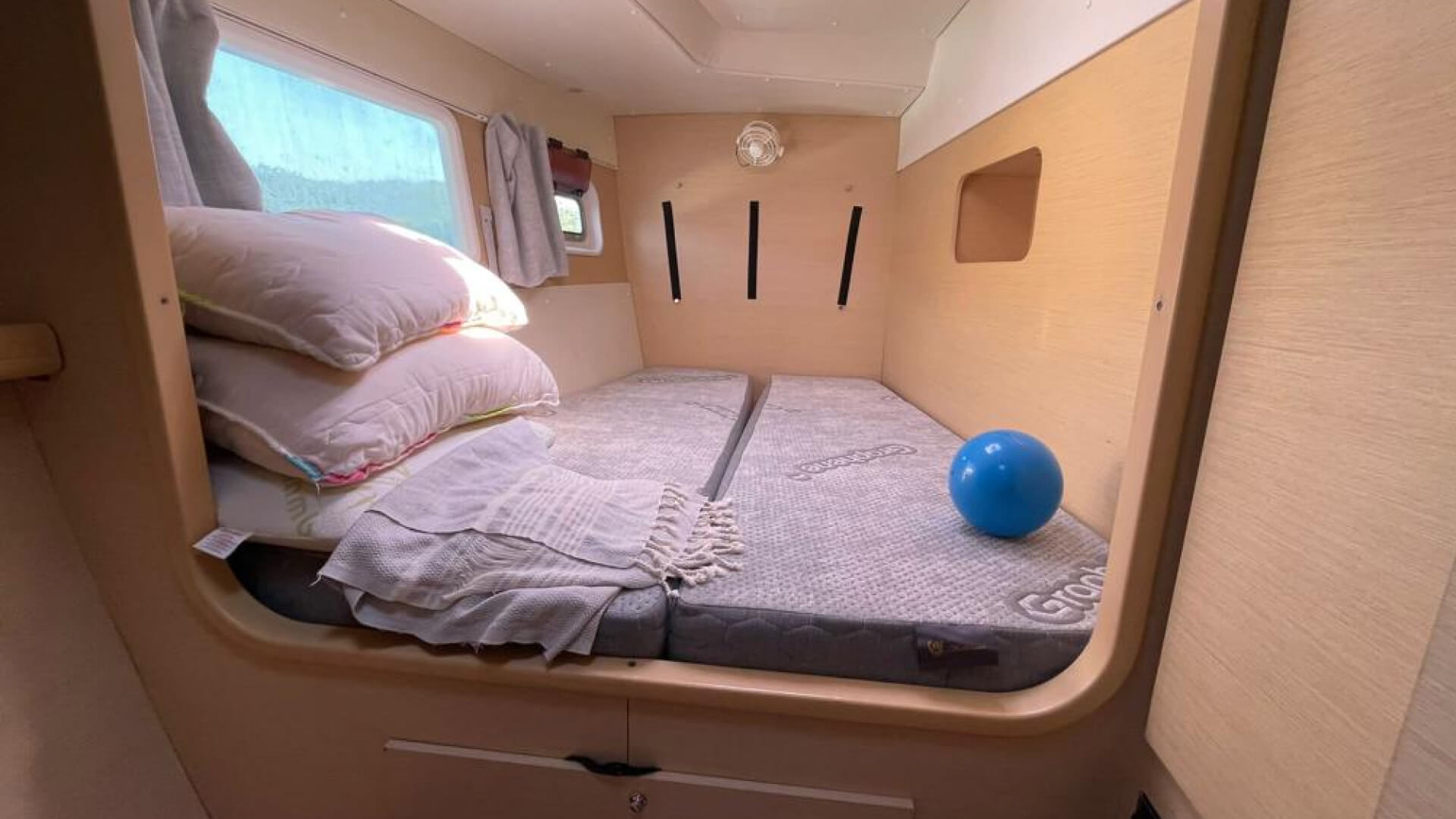 Kiralık Delux Lagoon 440